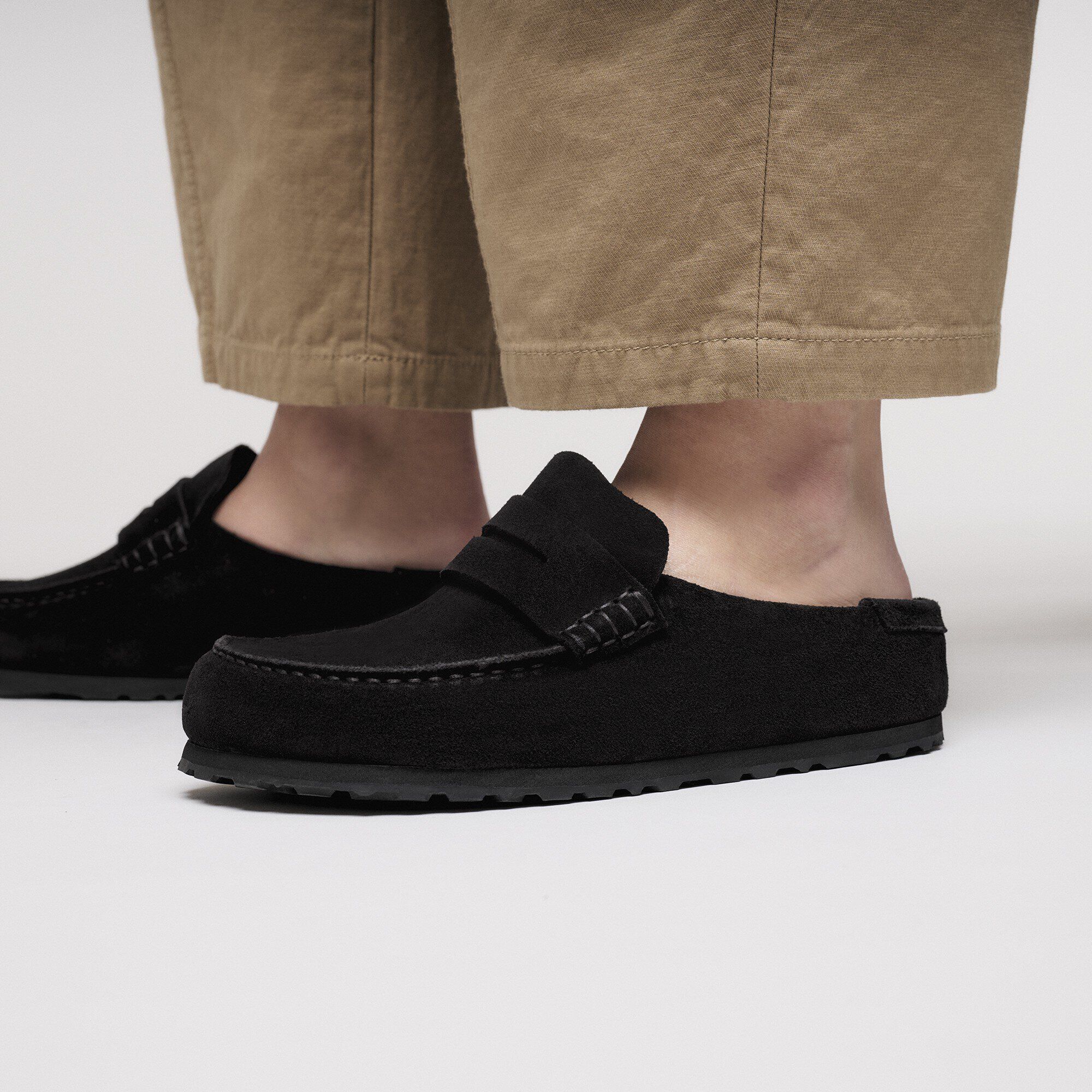 Naples Wrapped Suede Leather in Color Black | BIRKENSTOCK Oman