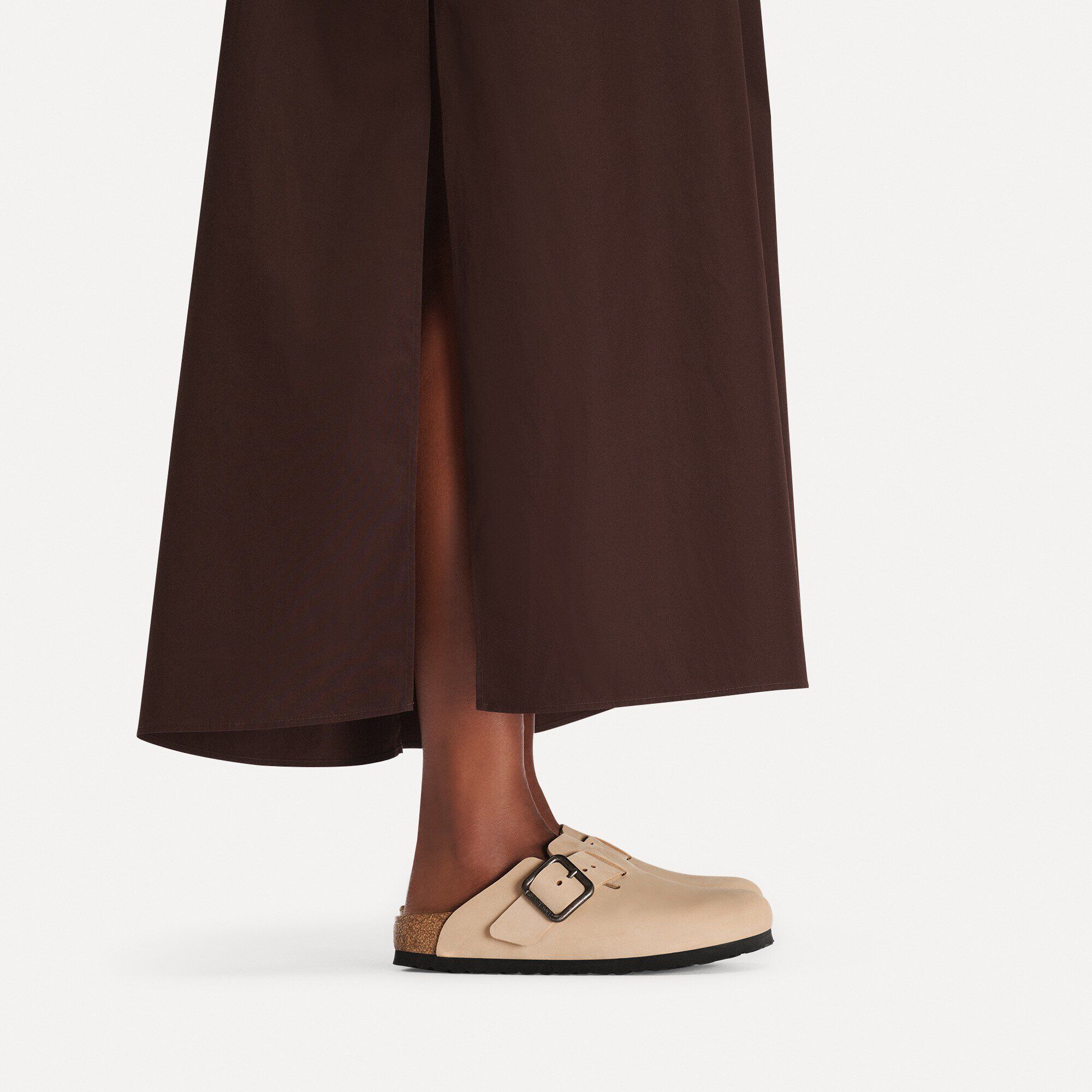 Boston Wire Buckle Cuir nubuck with a female model