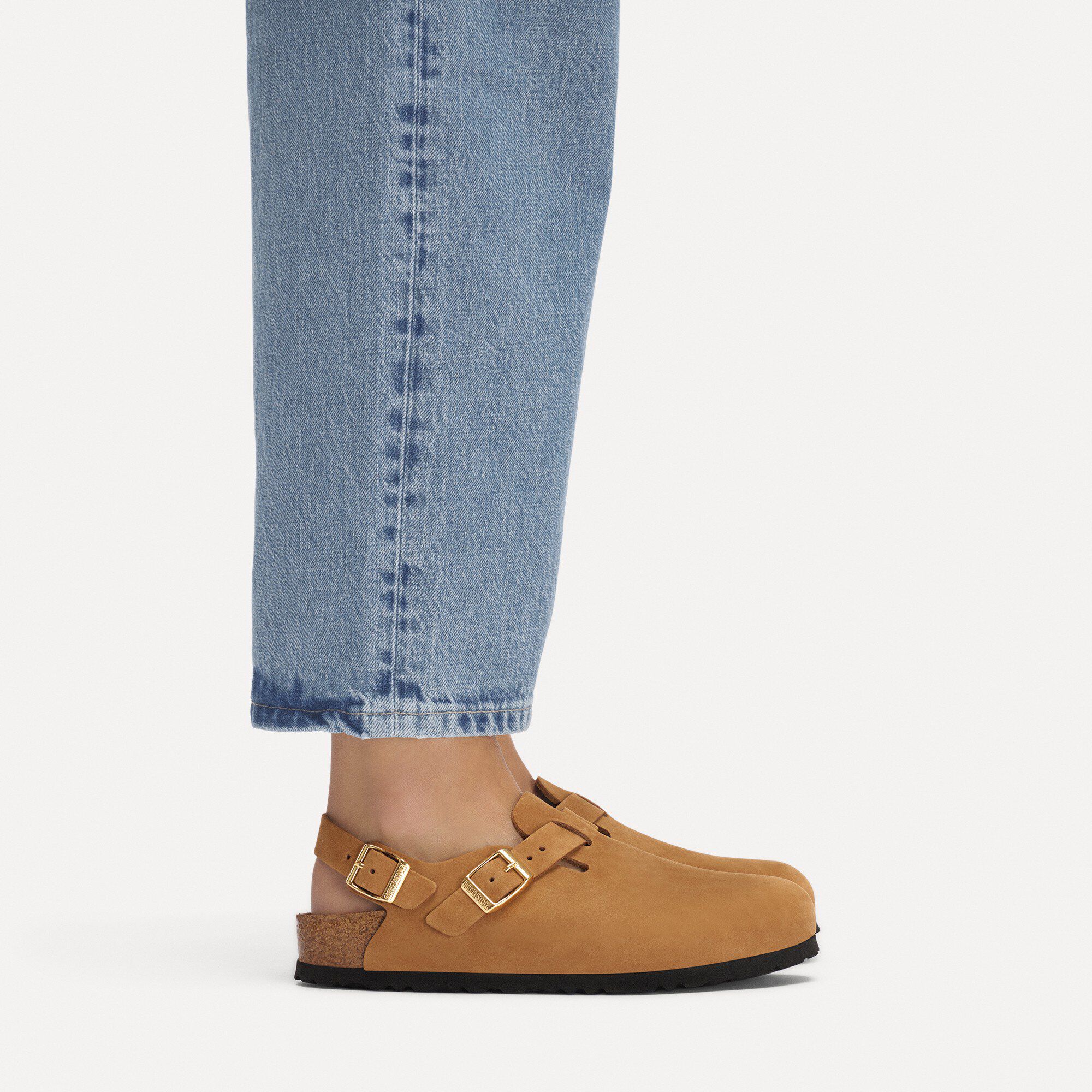 Tokio Nubuck with a female model