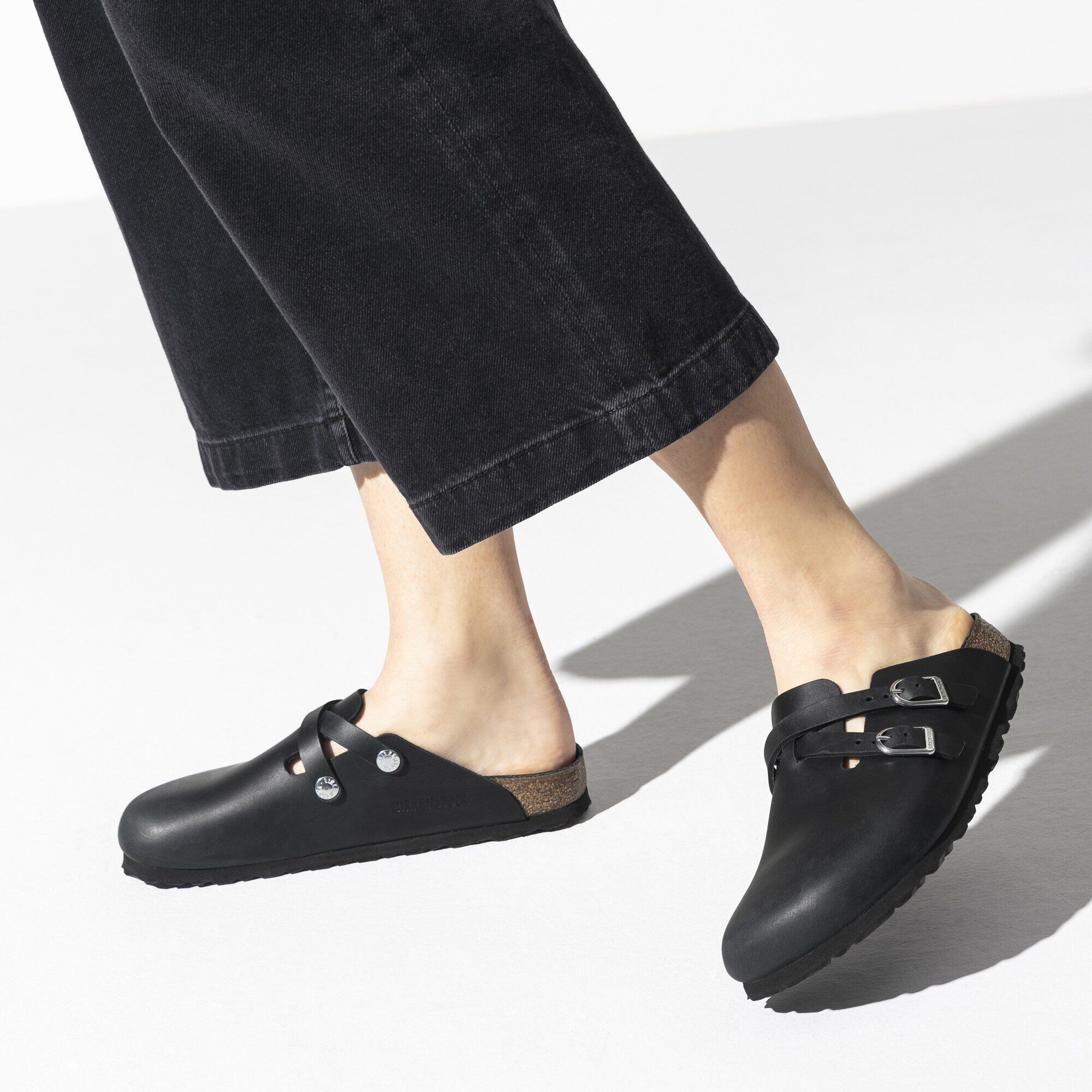 Blair Natural Leather Oiled Close-up with a female model