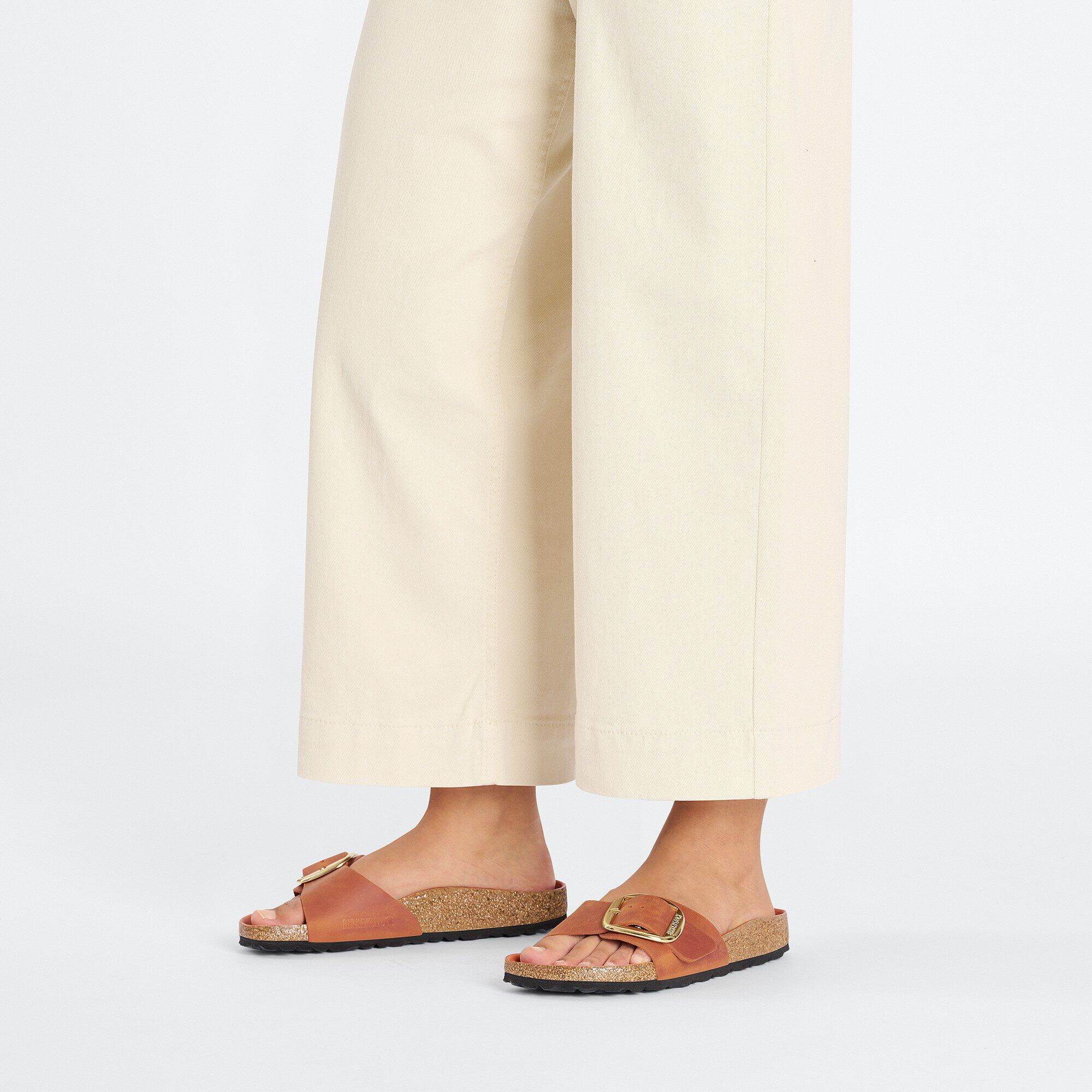 مدريد إبزيم كبير جلد معزز بالزيوت