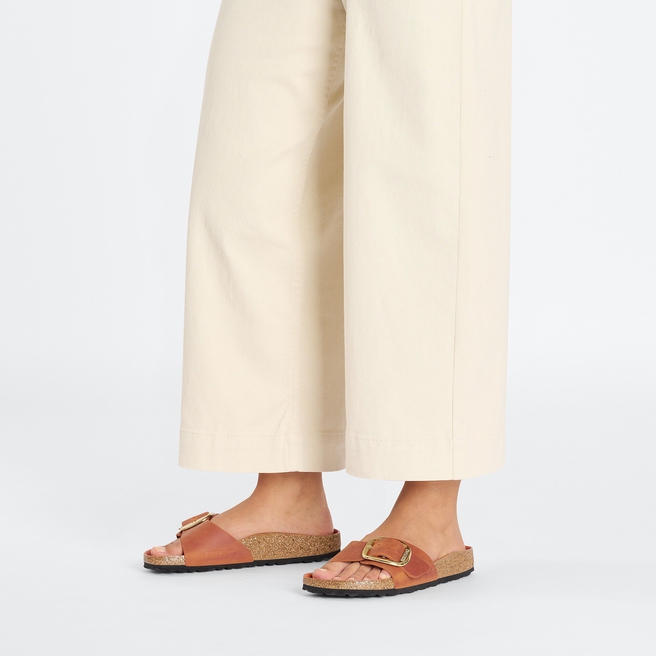 مدريد إبزيم كبير جلد معزز بالزيوت مدريد إبزيم كبير جلد معزز بالزيوت