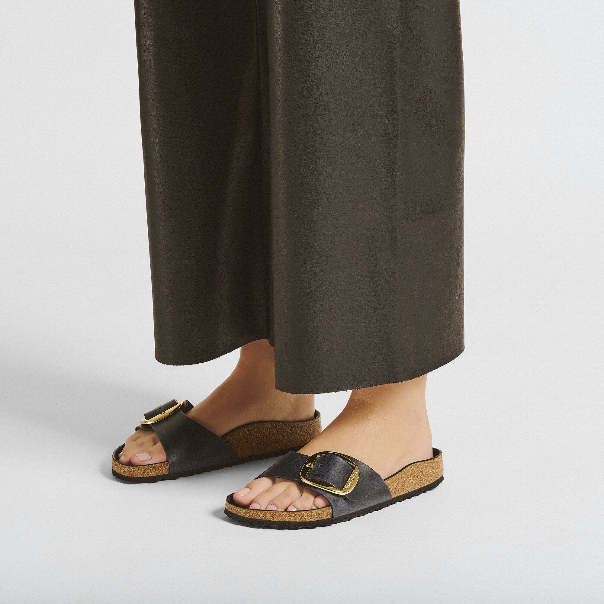 مدريد إبزيم كبير جلد معزز بالزيوت