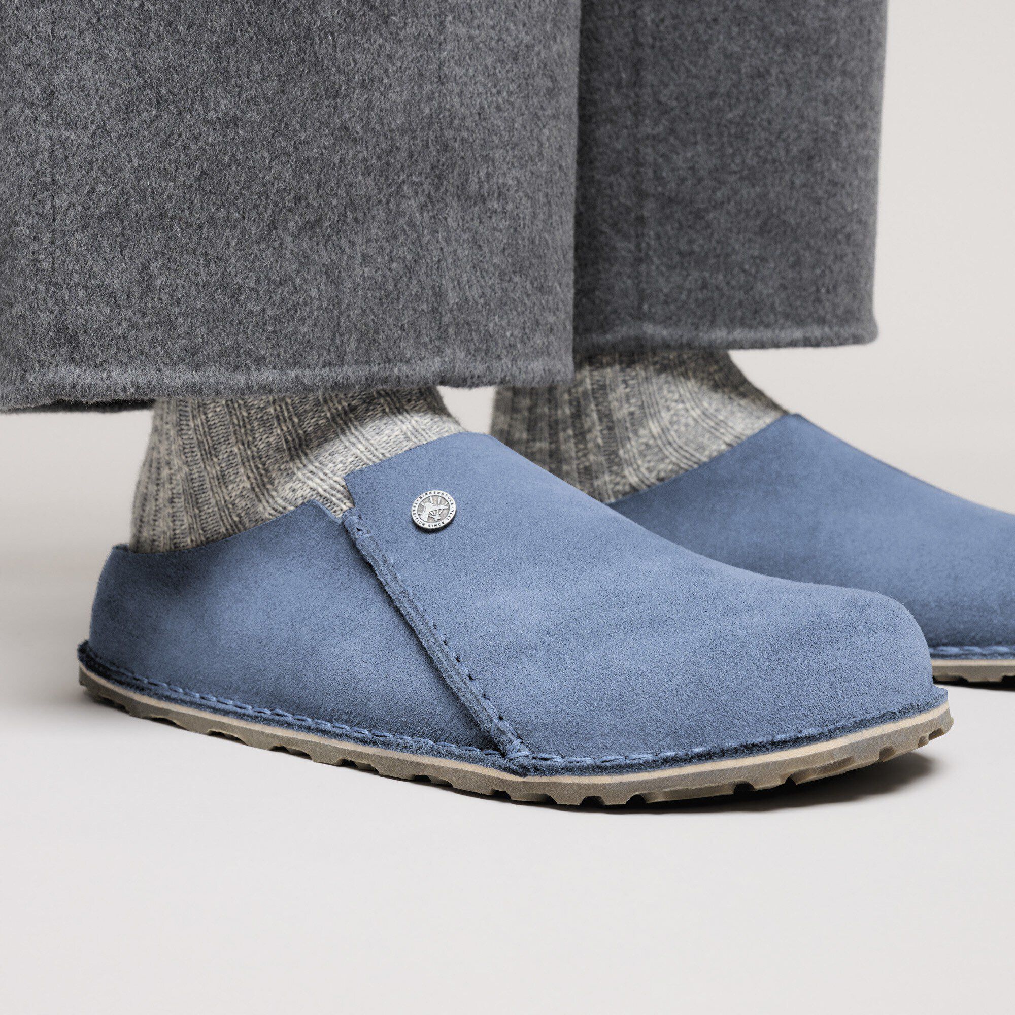 Zermatt Premium Su&egrave;de Close-up with a male model