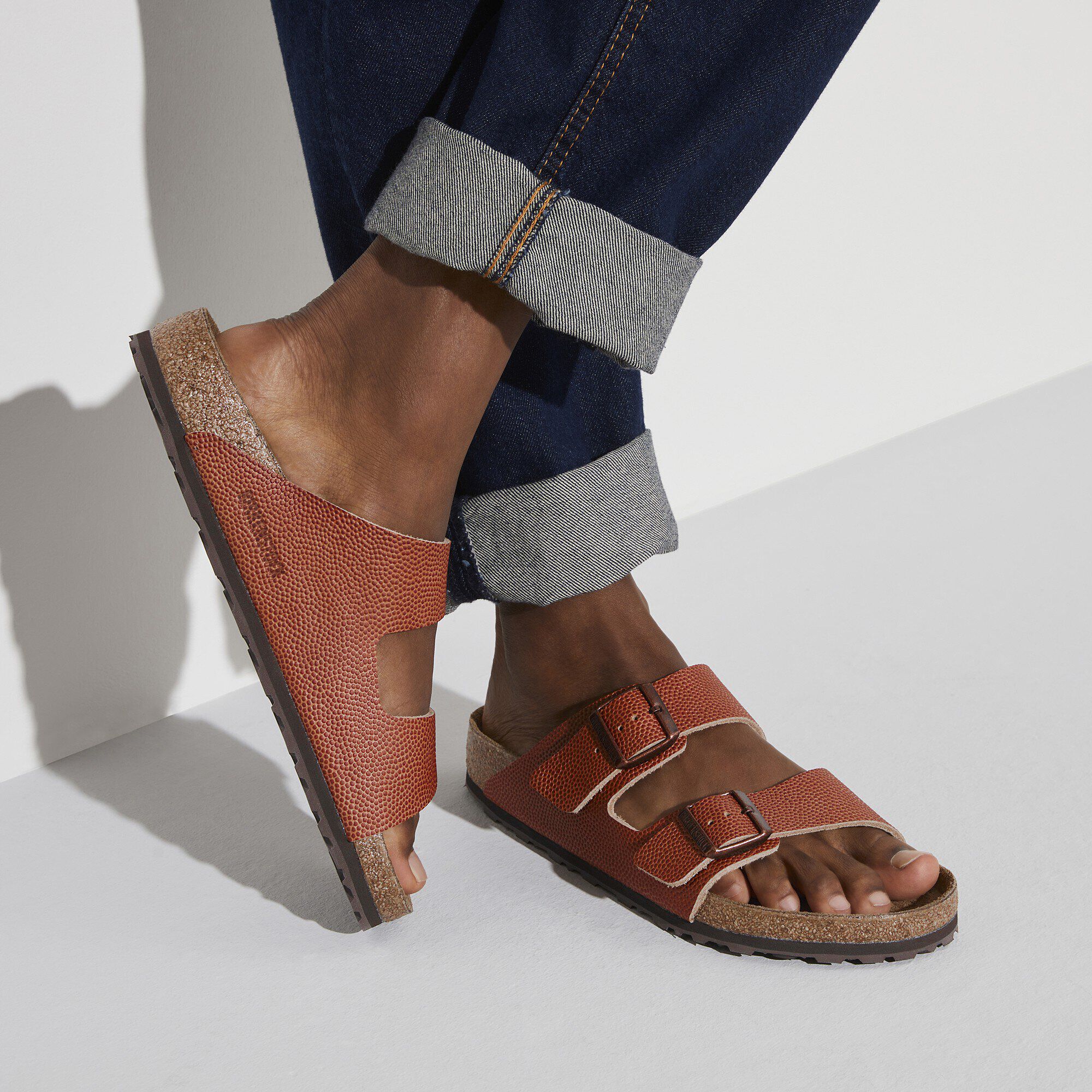 جلد حوروين طبيعي منقوش جلد حوروين طبيعي منقوش