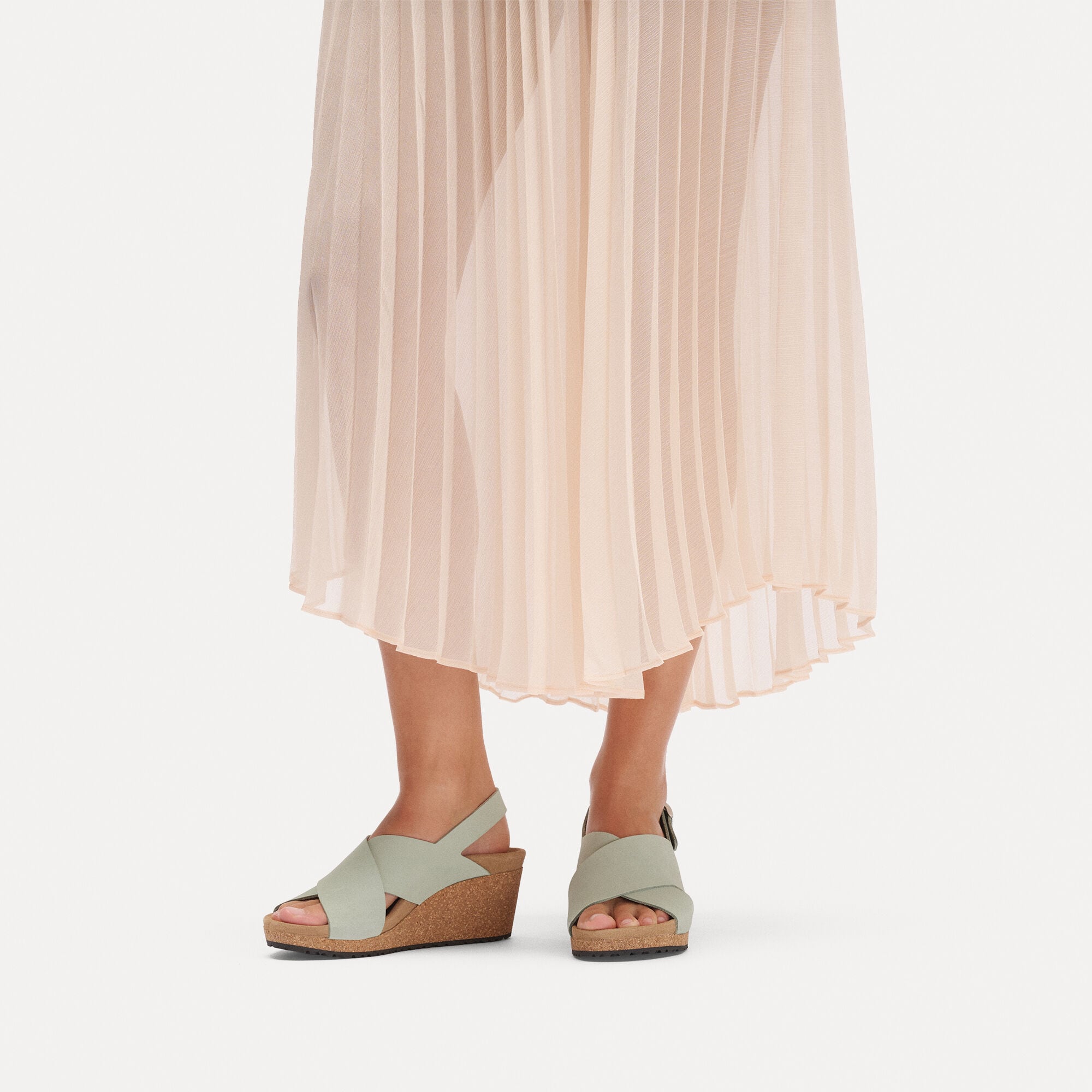 Samira Cuir nubuck with a female model