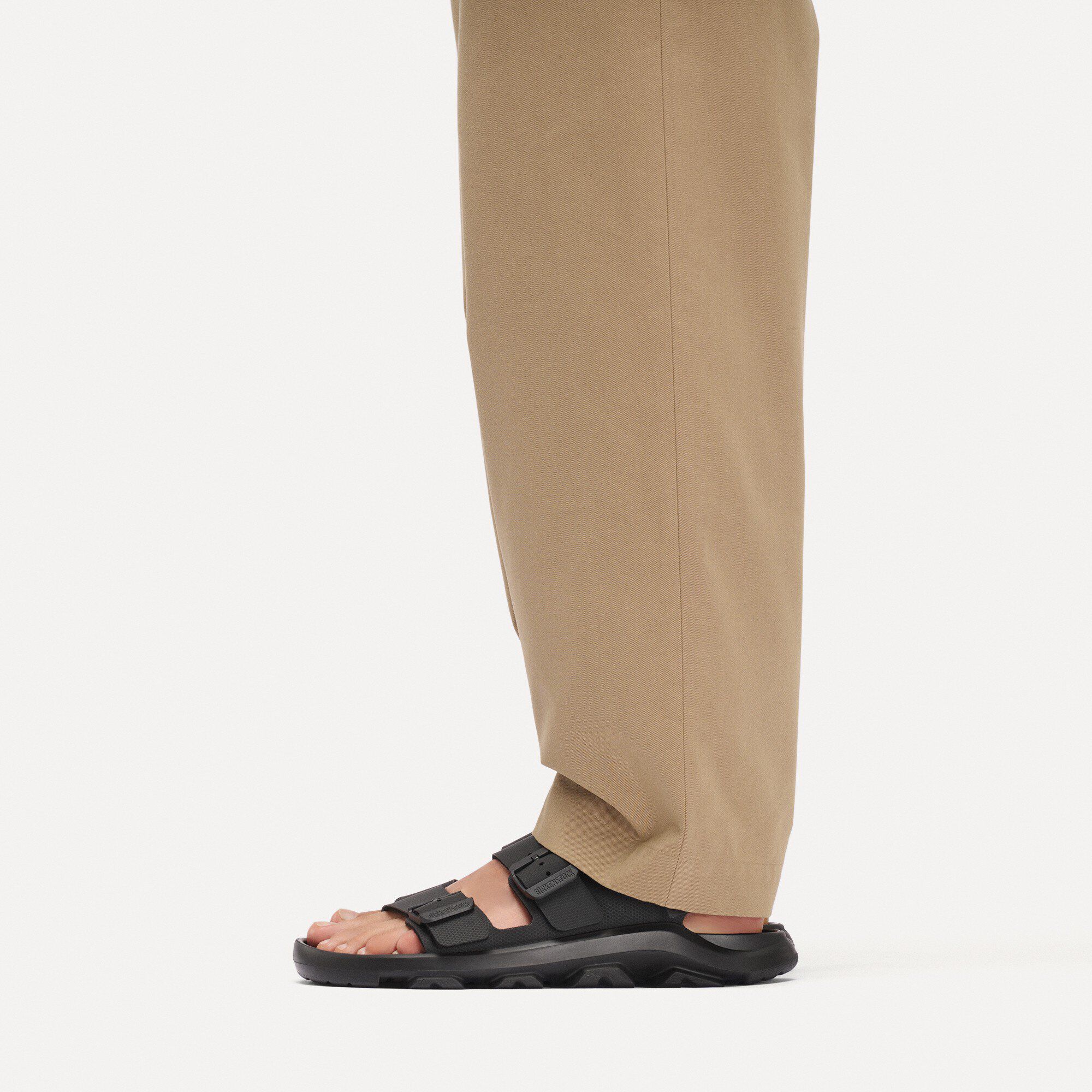 Mogami Terra TEC LOOP Birko-Flor with a male model