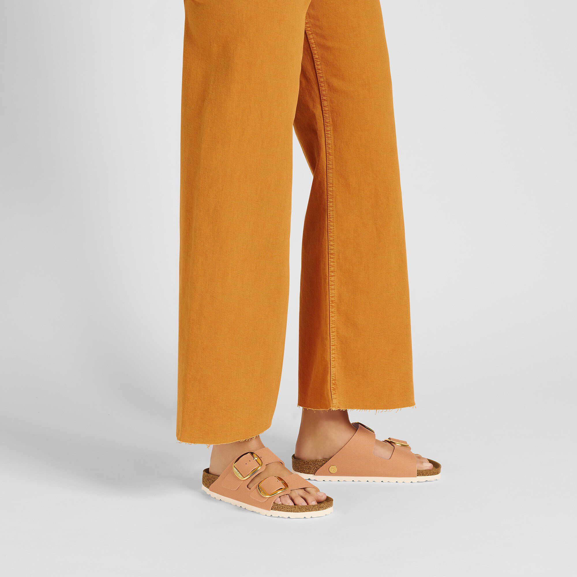 أريزونا ريفيت إبزيم كبير بمسامير وشعار قماش