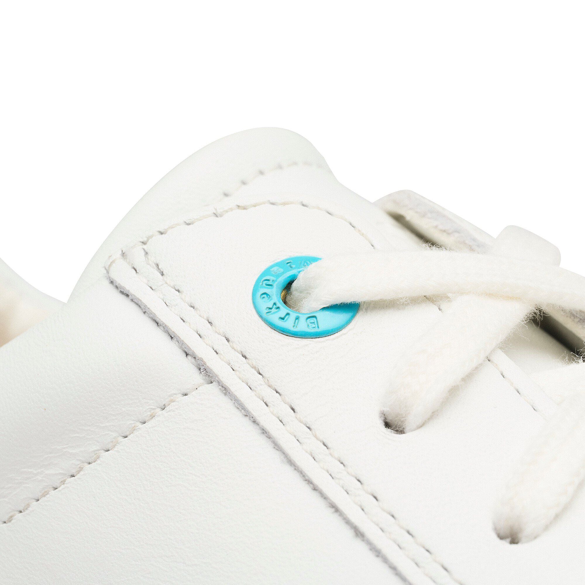 Lufthansa Technik Bend Natural Leather Close-up view showing material detail