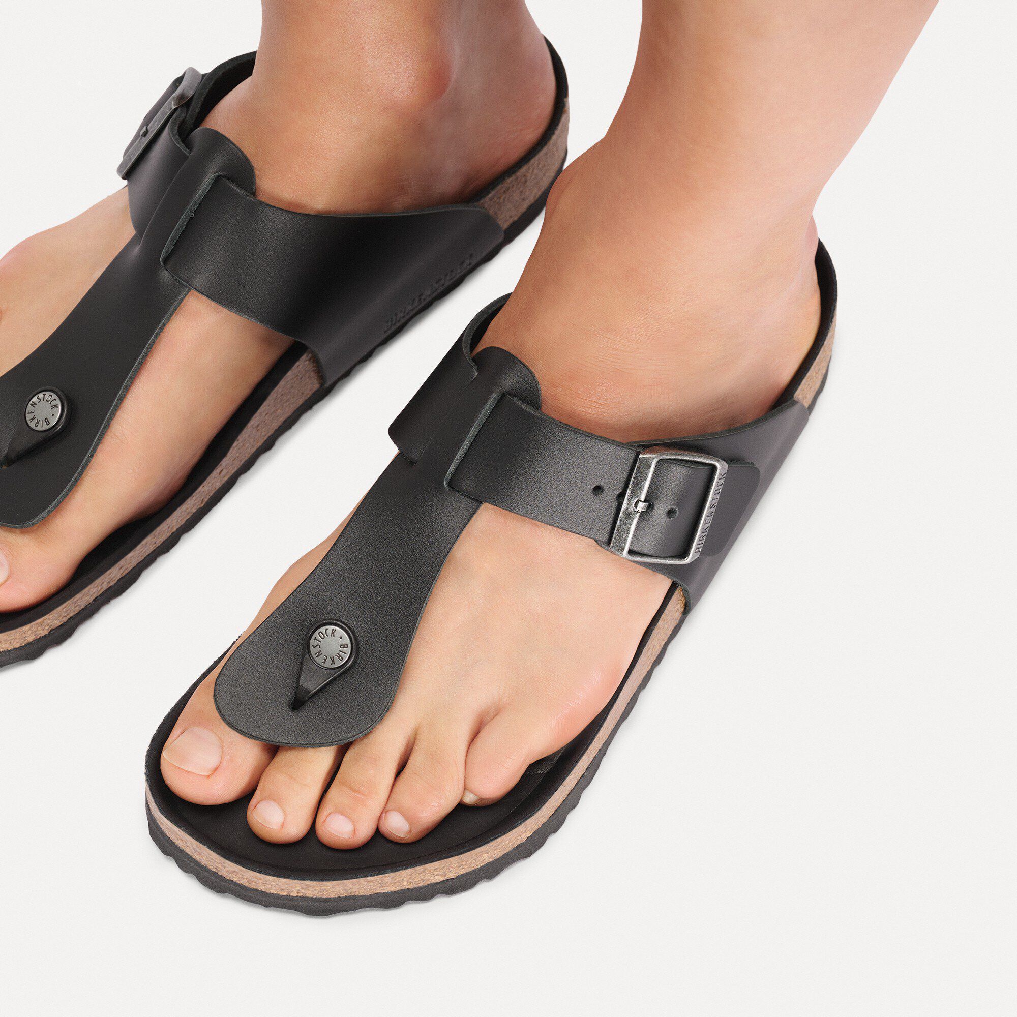 سفاجا جلد طبيعي Close-up with a male model