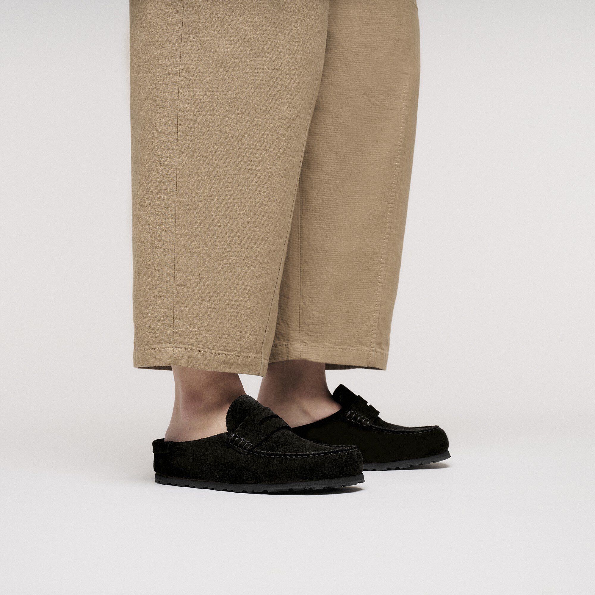 Naples Wrapped Suede Leather in Color Black | BIRKENSTOCK Sweden