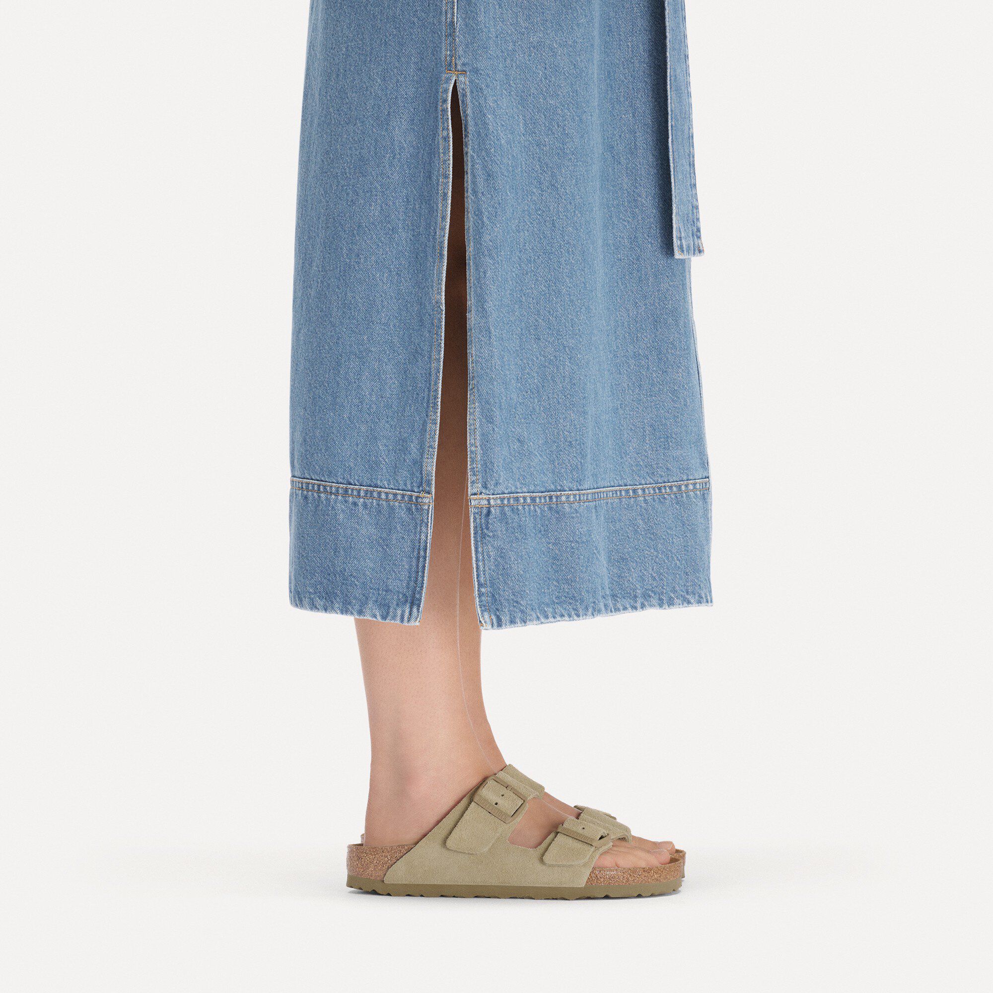 Arizona Suede Leather with a female model