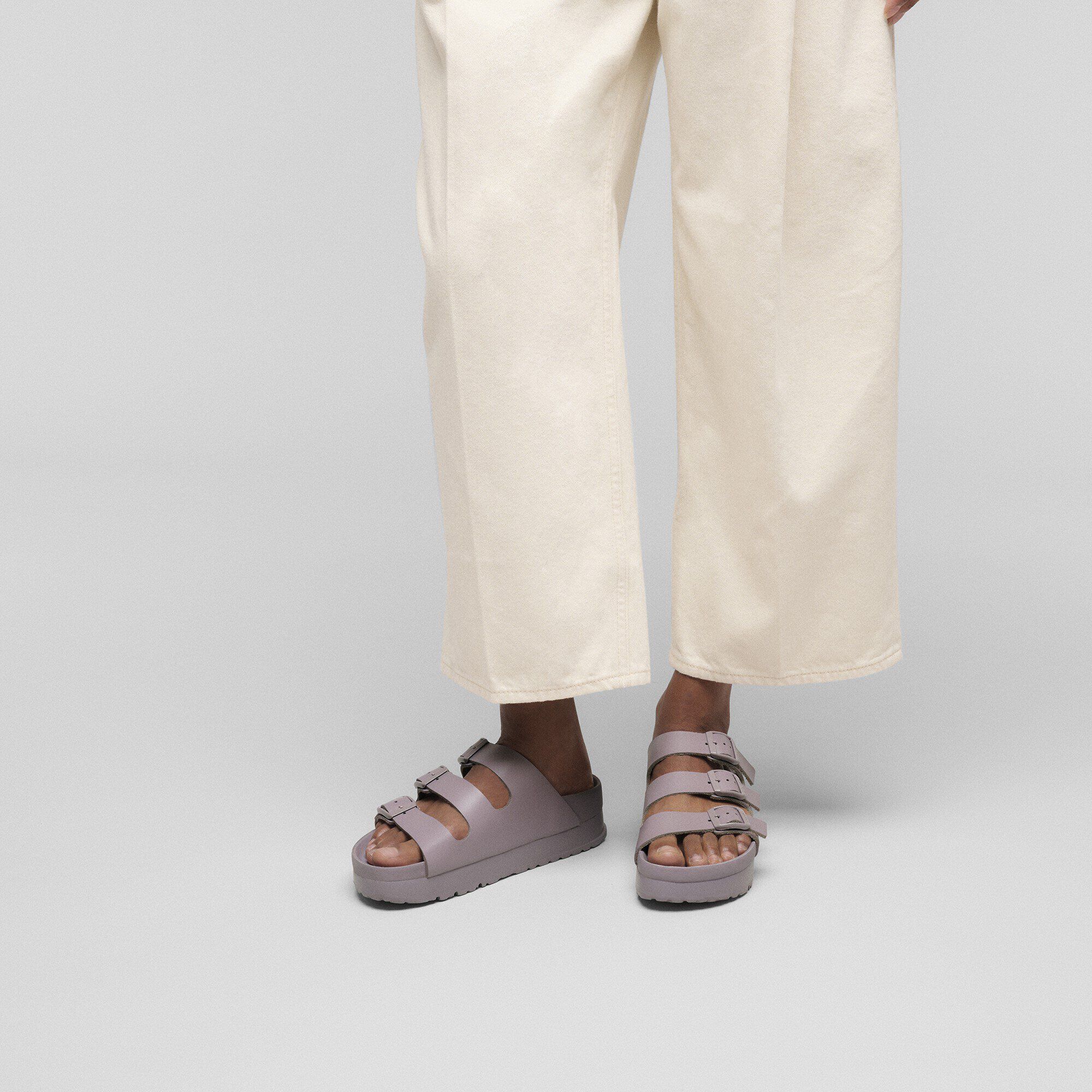 Florida III PAP Flex Platform Natural Leather with a female model