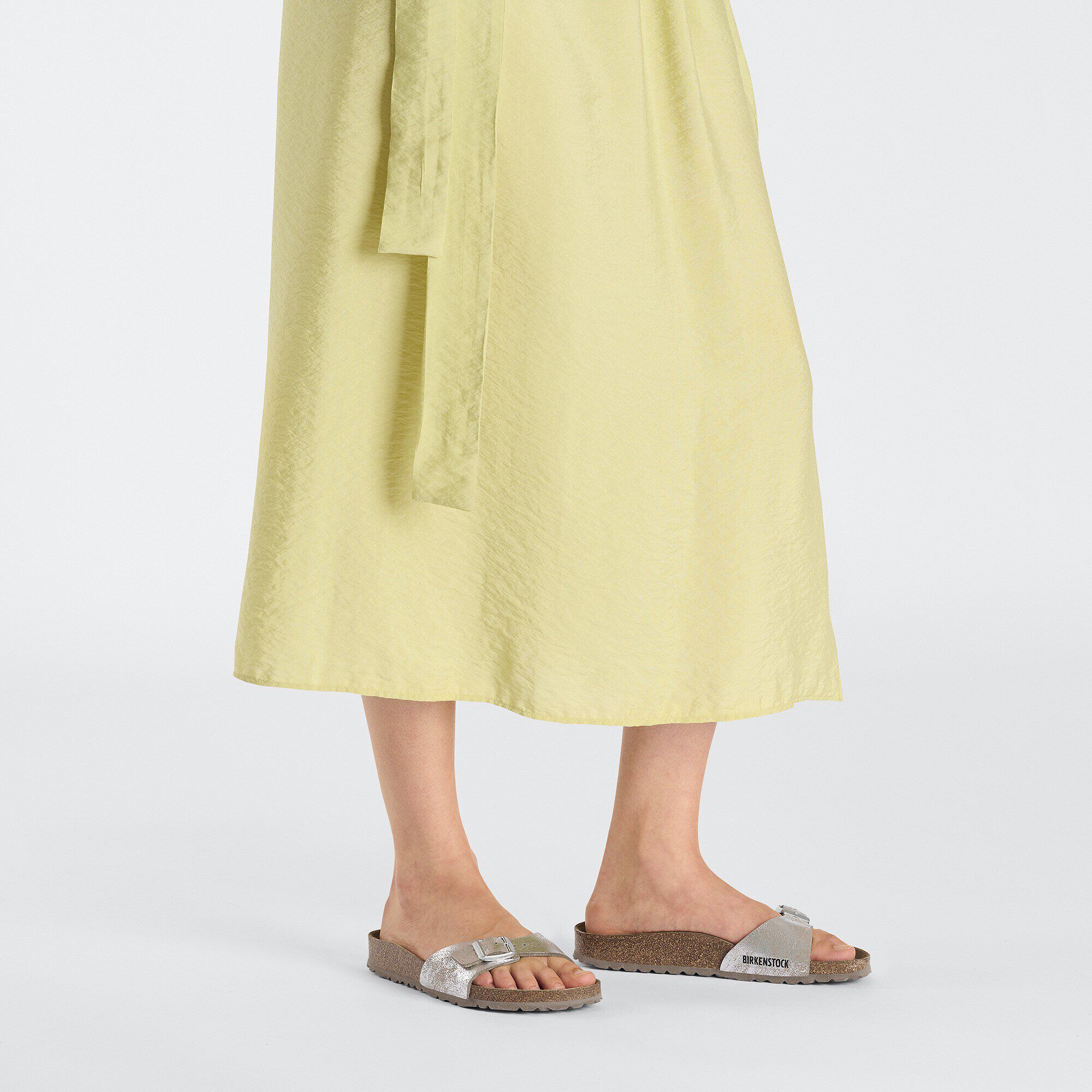 Madrid BS Synthetik with a female model