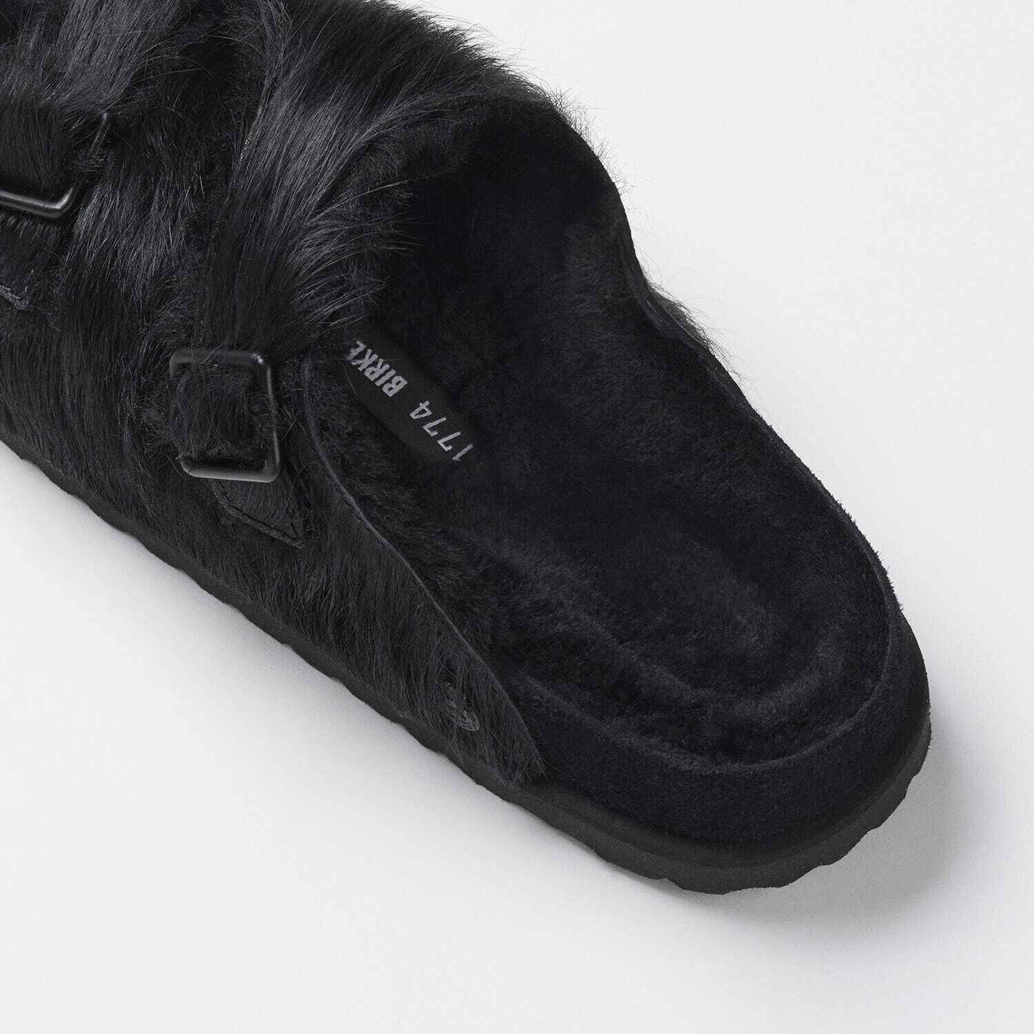 1774 Z&uuml;rich Pony Shearling Fur Close-up view showing material detail