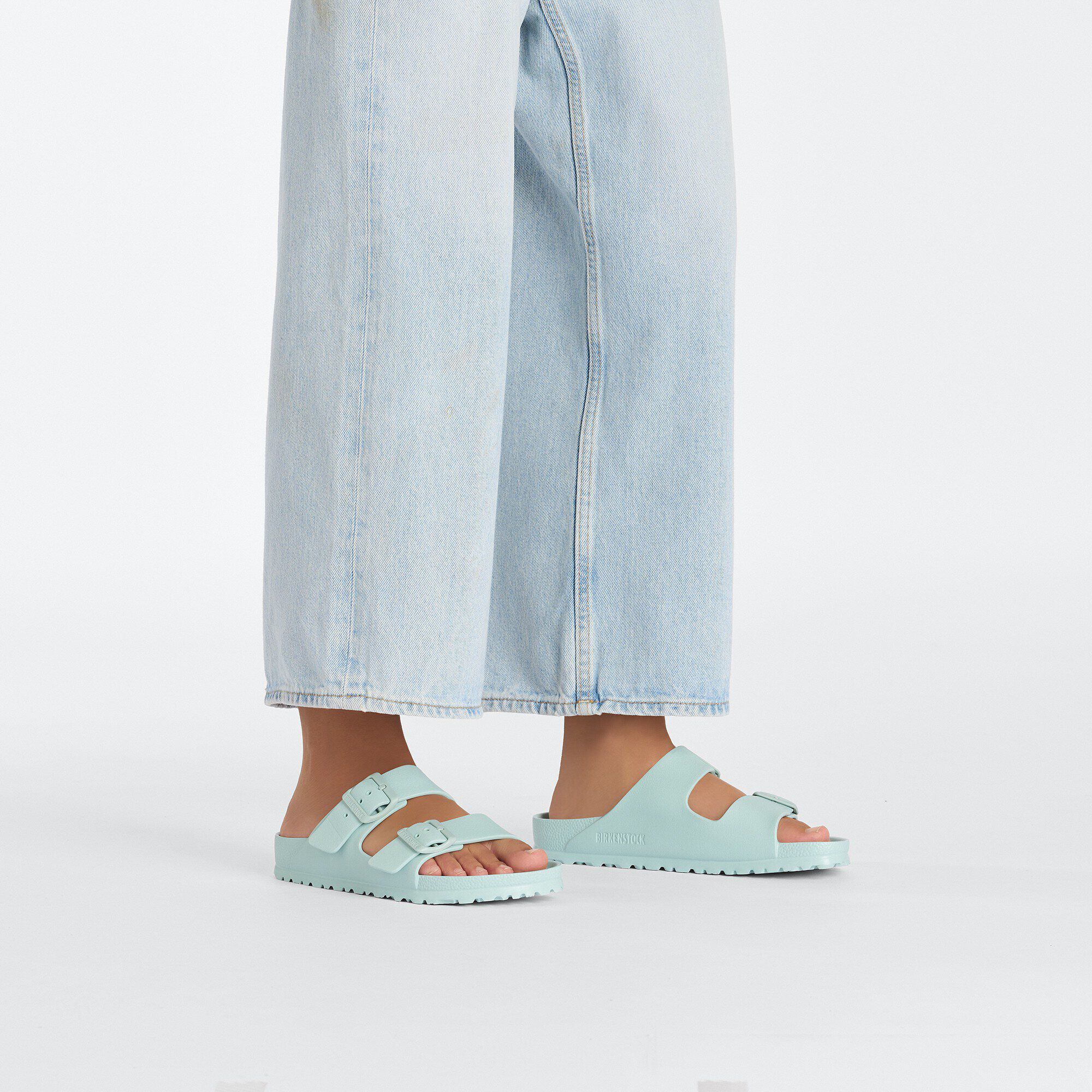 Arizona EVA with a female model