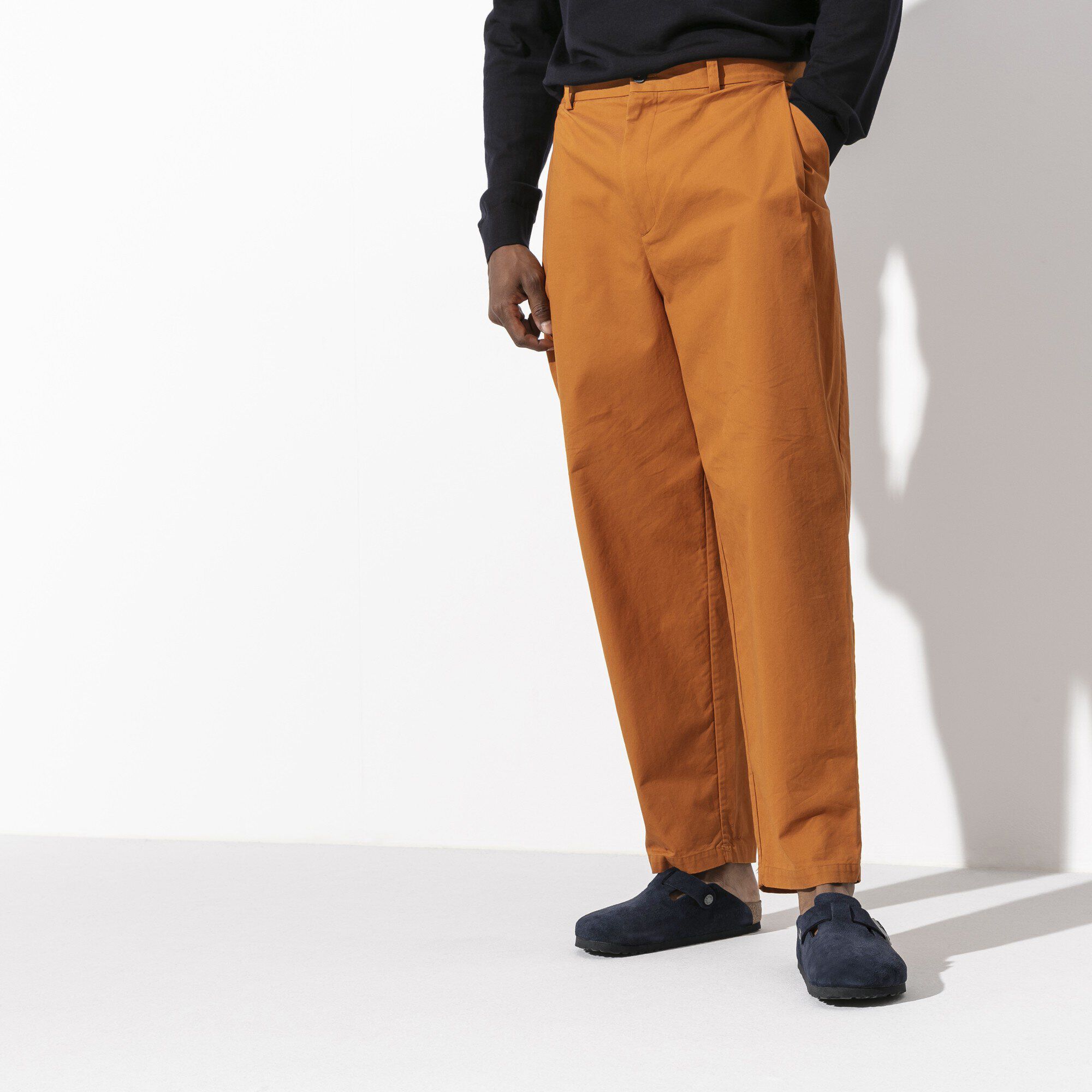 Boston / ボストン スエードレザー Close-up with a male model