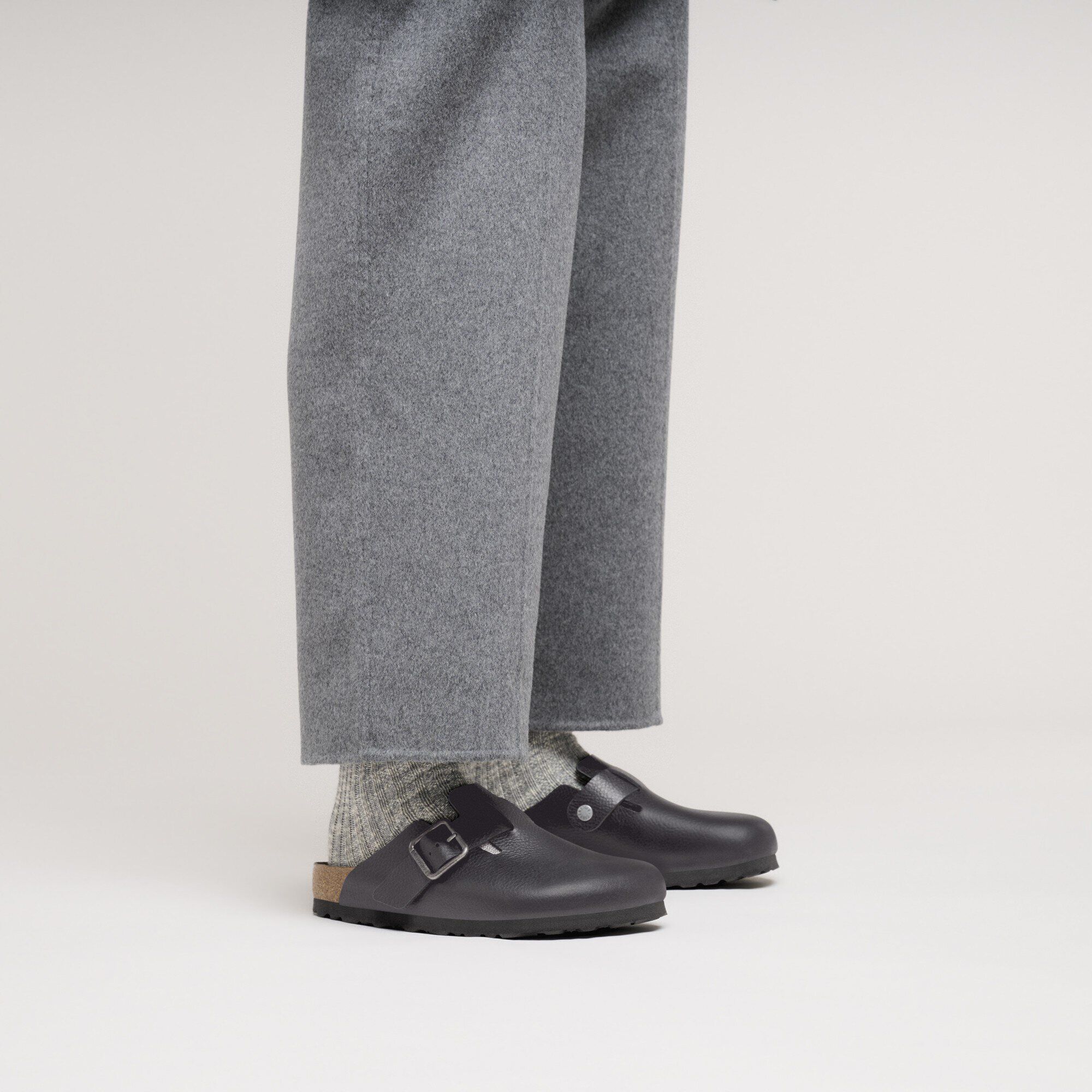 Boston WB / ボストン ワイヤーバックル ナチュラルレザー with a male model