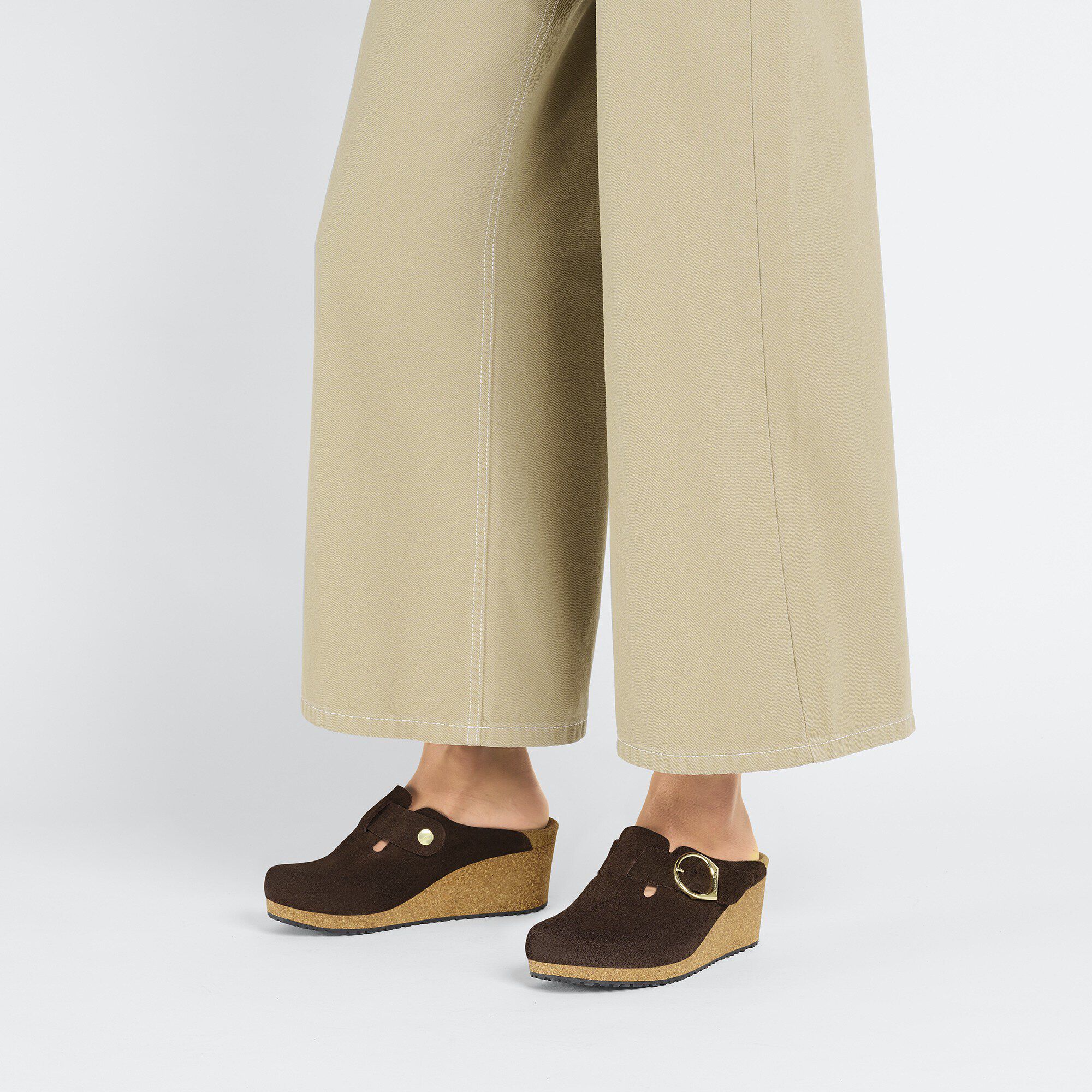 Fanny Ring-Buckle Suede Leather with a female model