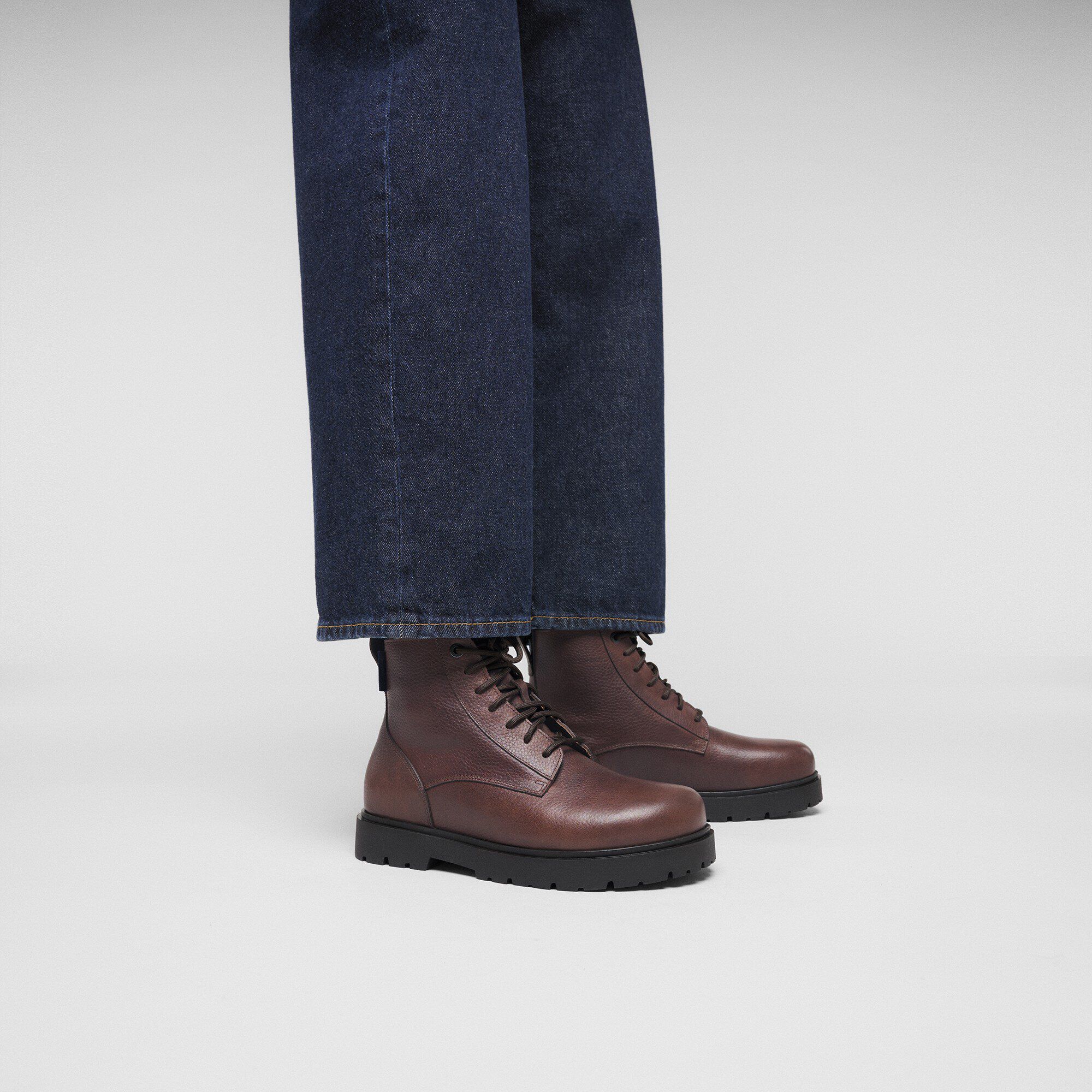 Highwood Lace Mid M Waterproof / ハイウッド レース ミッド メン ウォータープルーフ ナチュラルレザー with a female model