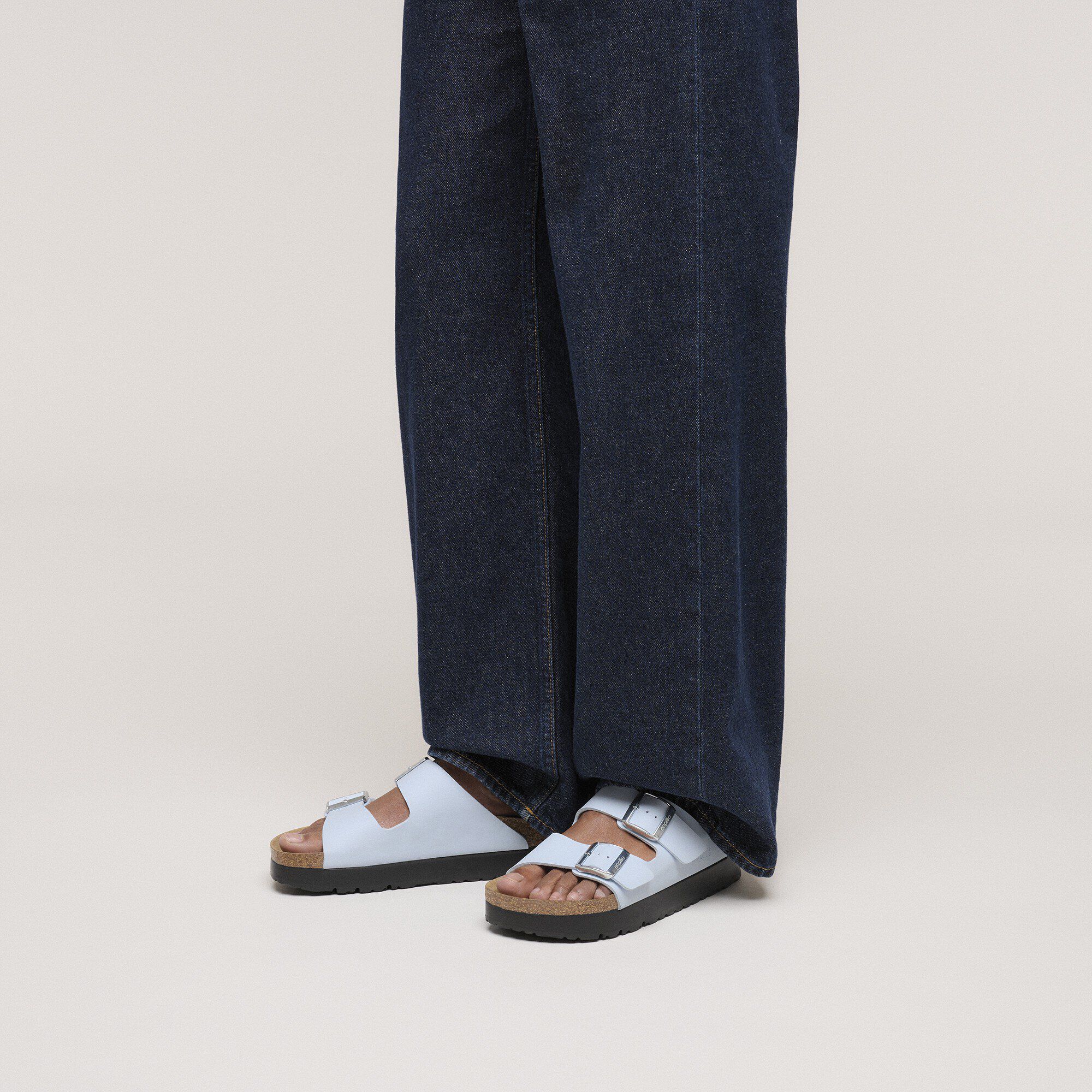 Arizona PAP Flex Platform Birko-Flor with a female model