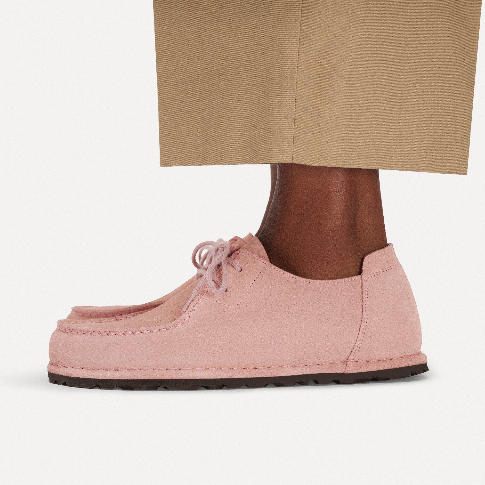 Utti Lace Suede Leather Close-up with a female model