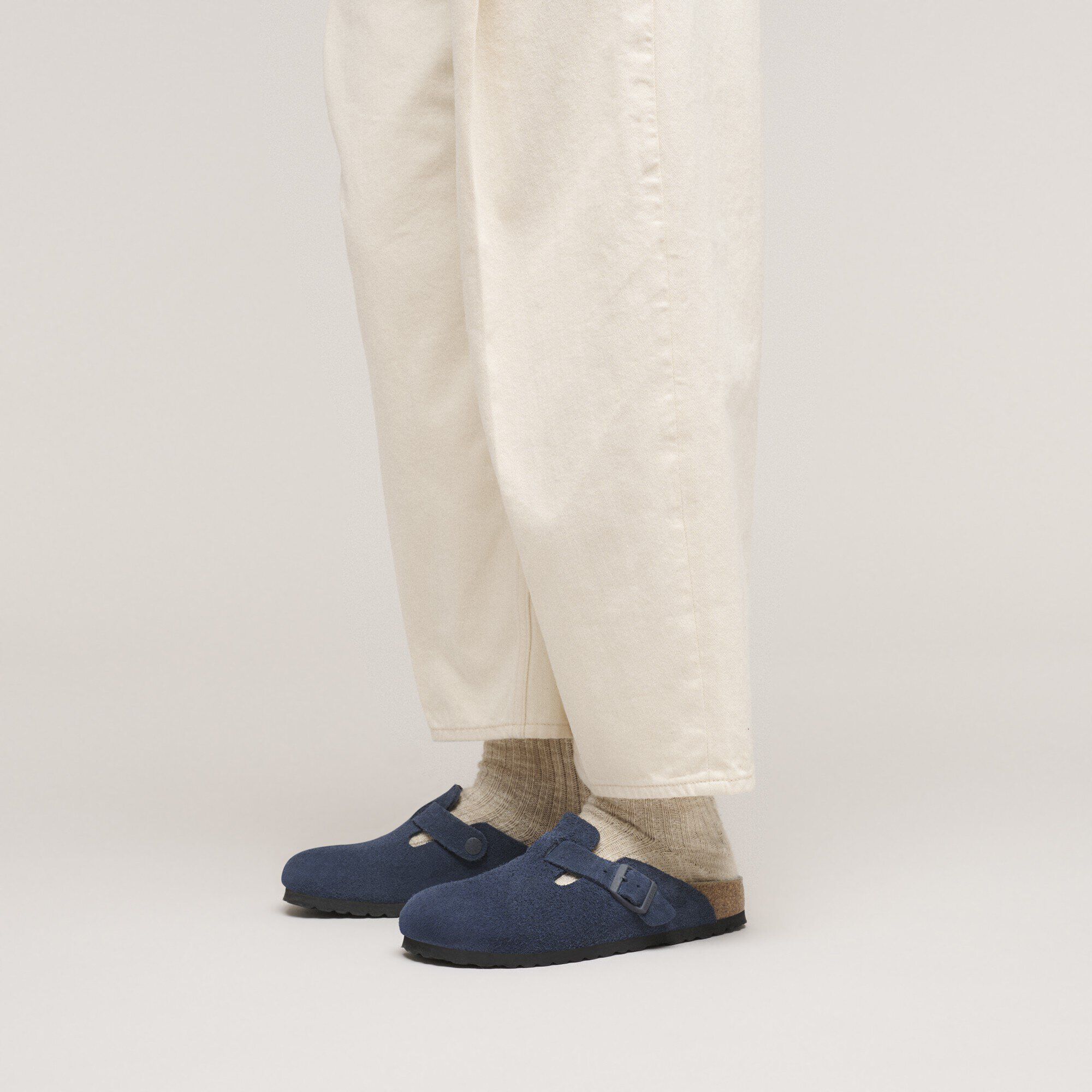 Boston BS Suede Leather with a female model