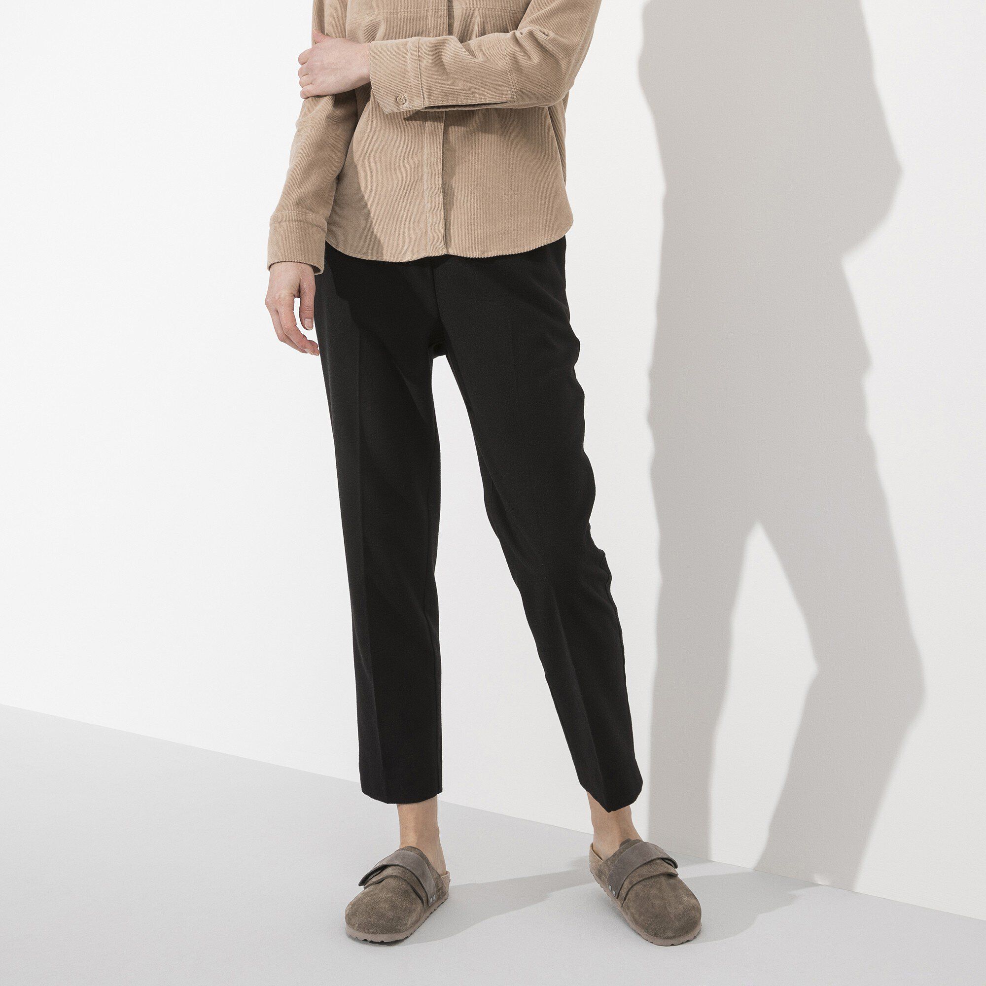 Nagoya / ナゴヤ スエードレザー with a female model