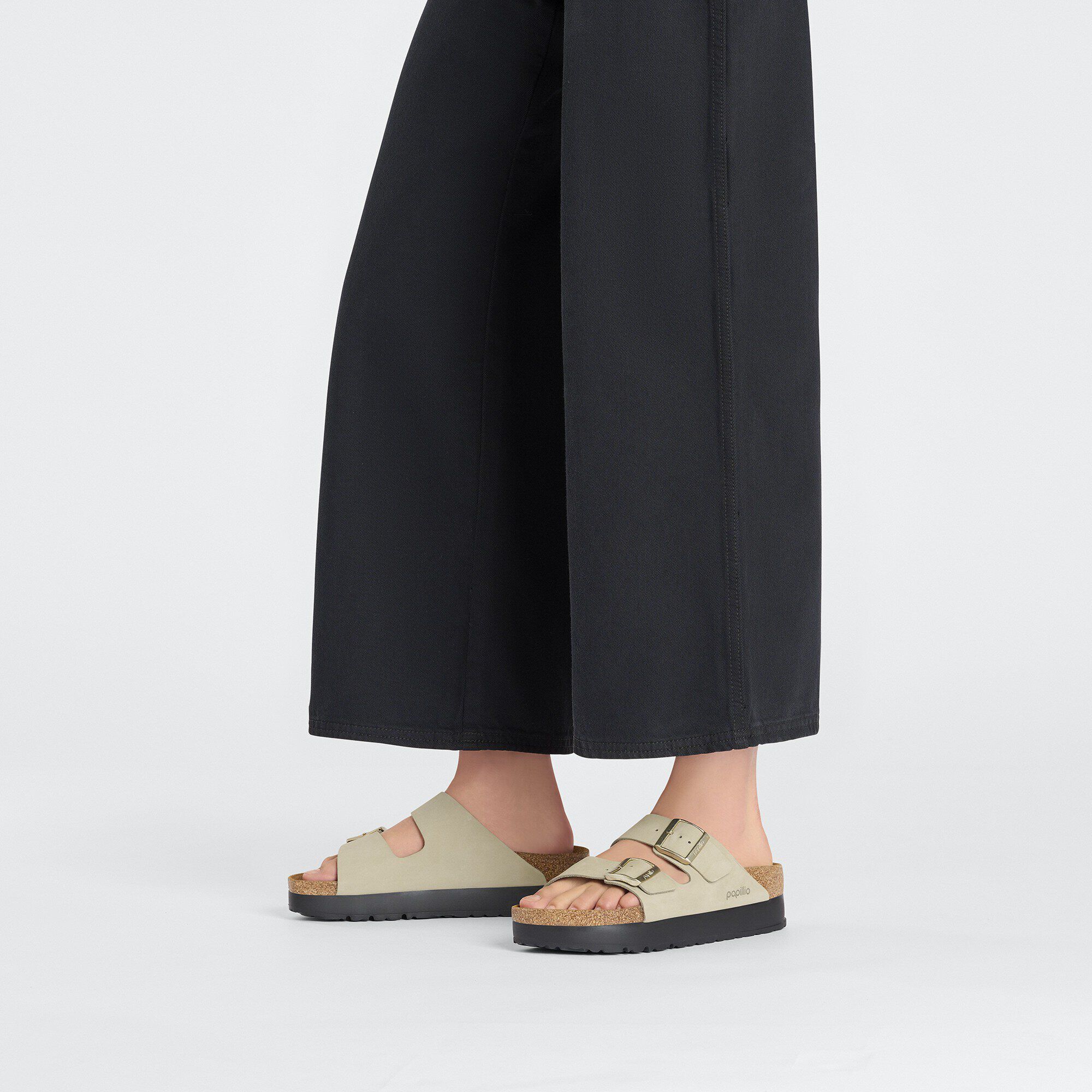 Arizona PAP Flex Platform Nubuk Leather with a female model
