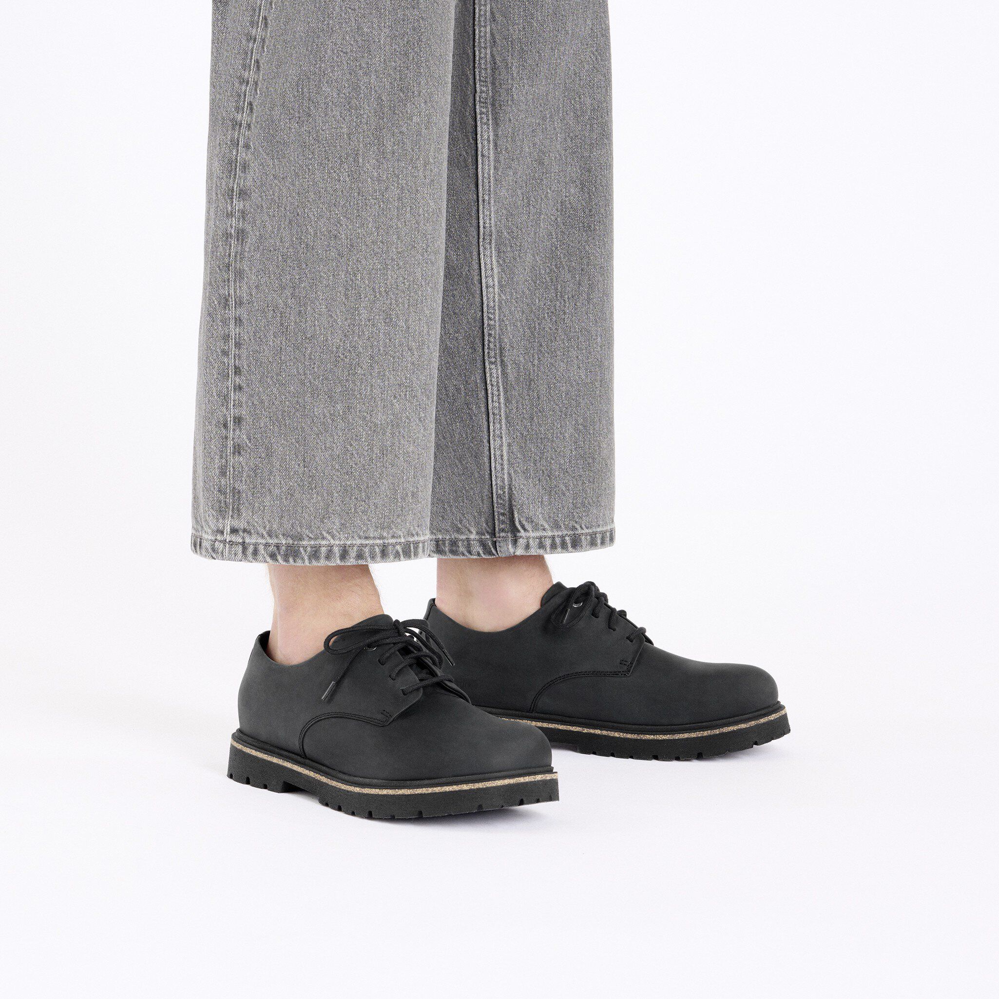 Highwood Lace Low / ハイウッド レース ロウ ナチュラルレザー with a male model