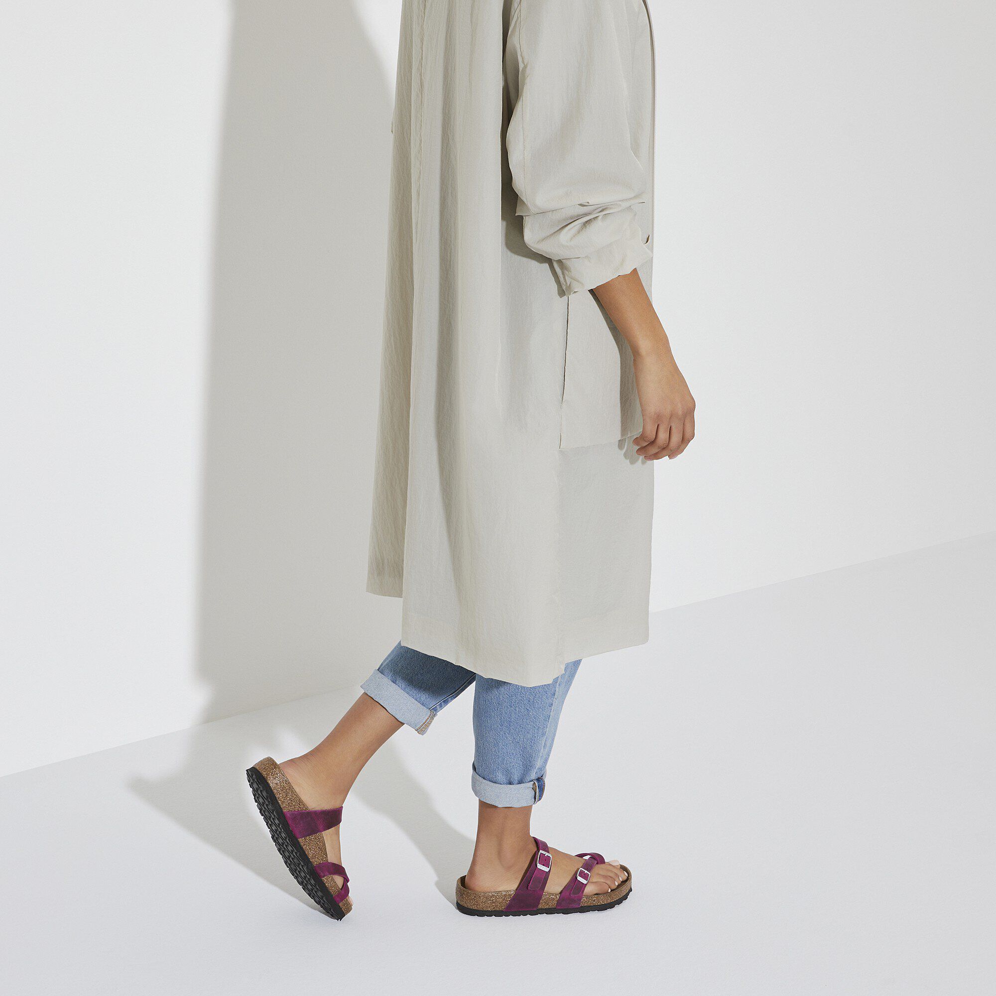 Mayari Waxy Leather with a female model