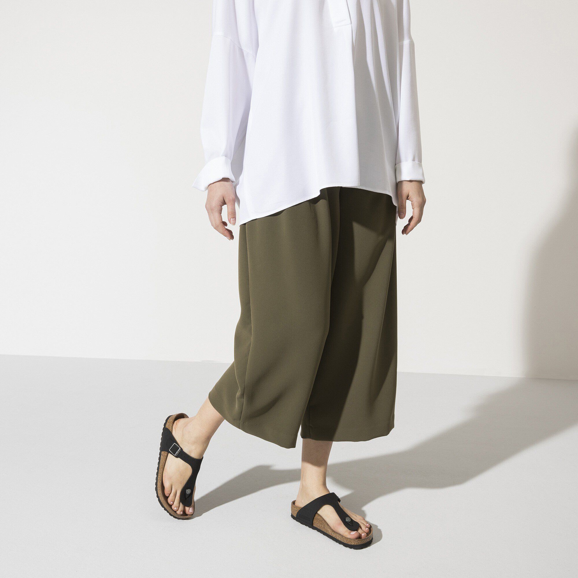 Gizeh Vegan Birko-Flor Nubuk with a female model