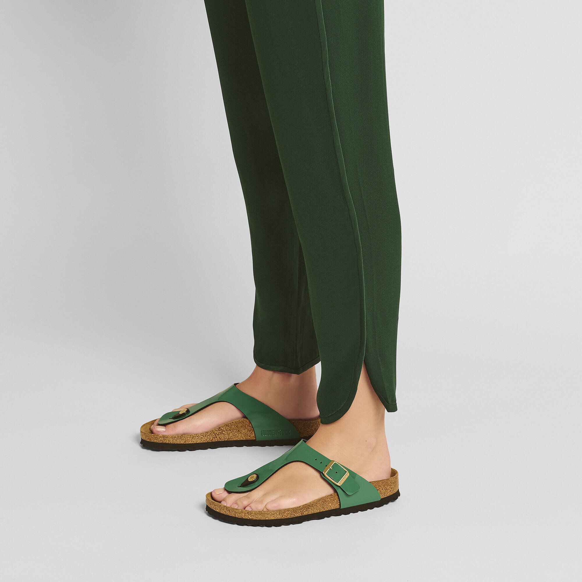 Gizeh Birko-Flor Patent with a female model