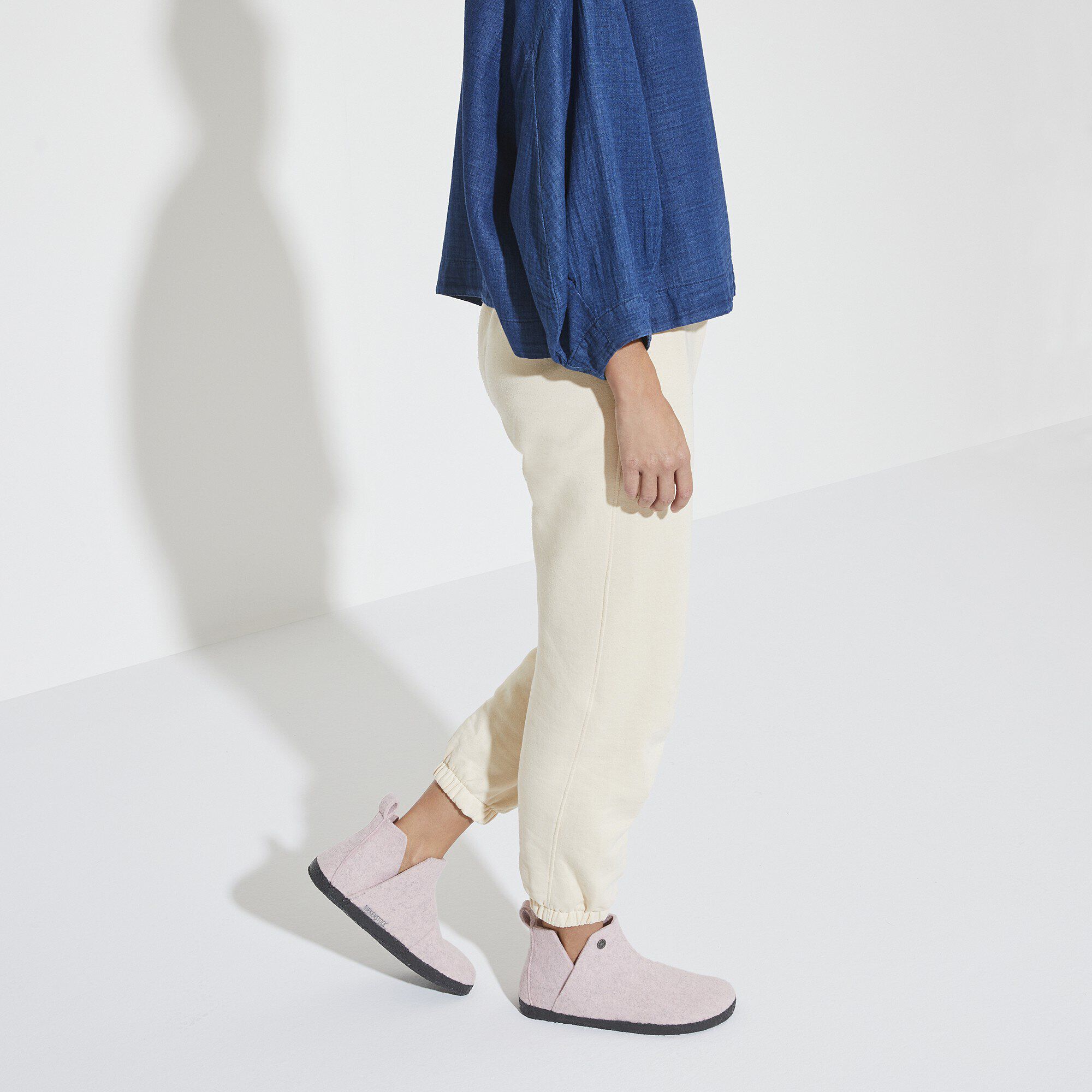 Andermatt / アンダーマット フェルト with a female model