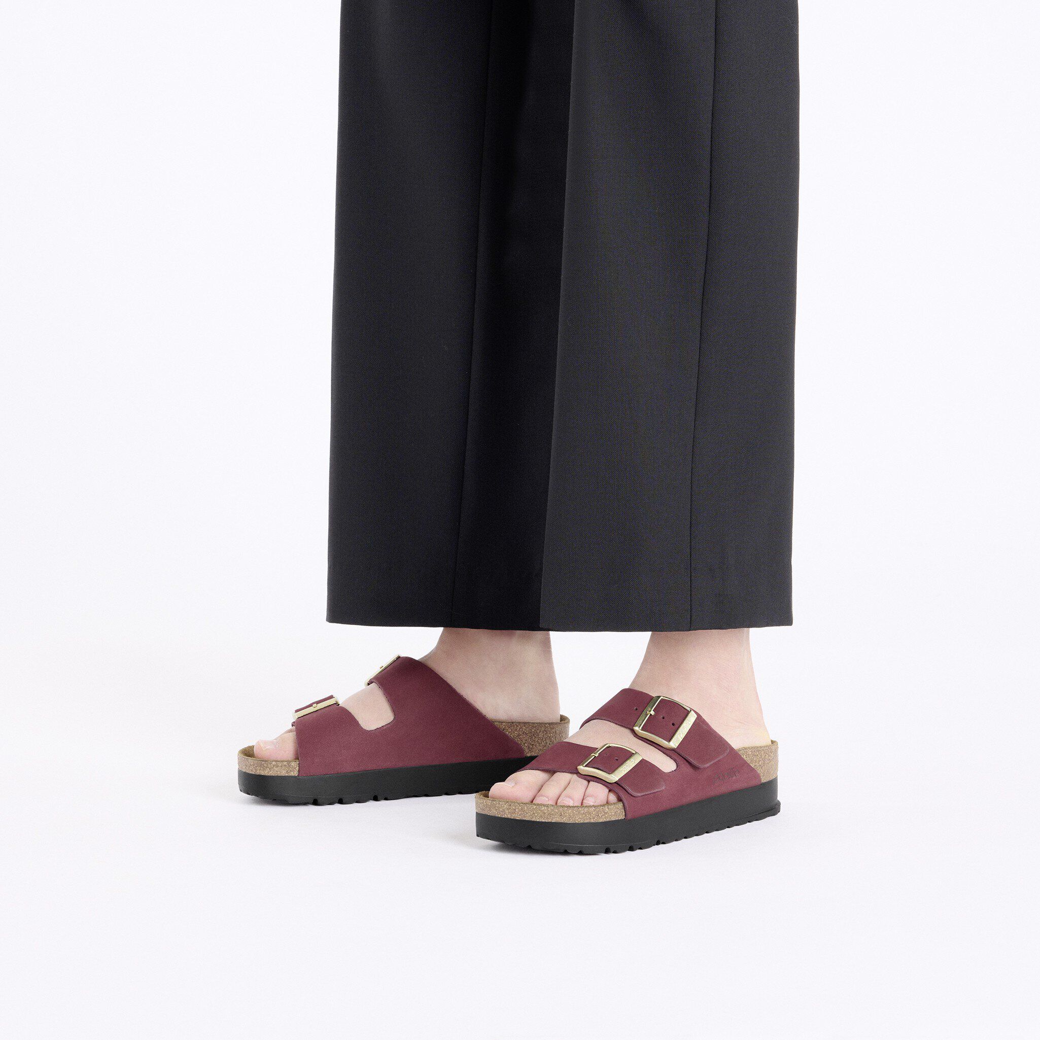 Arizona PAP Flex Platform Nubuk Leather with a female model