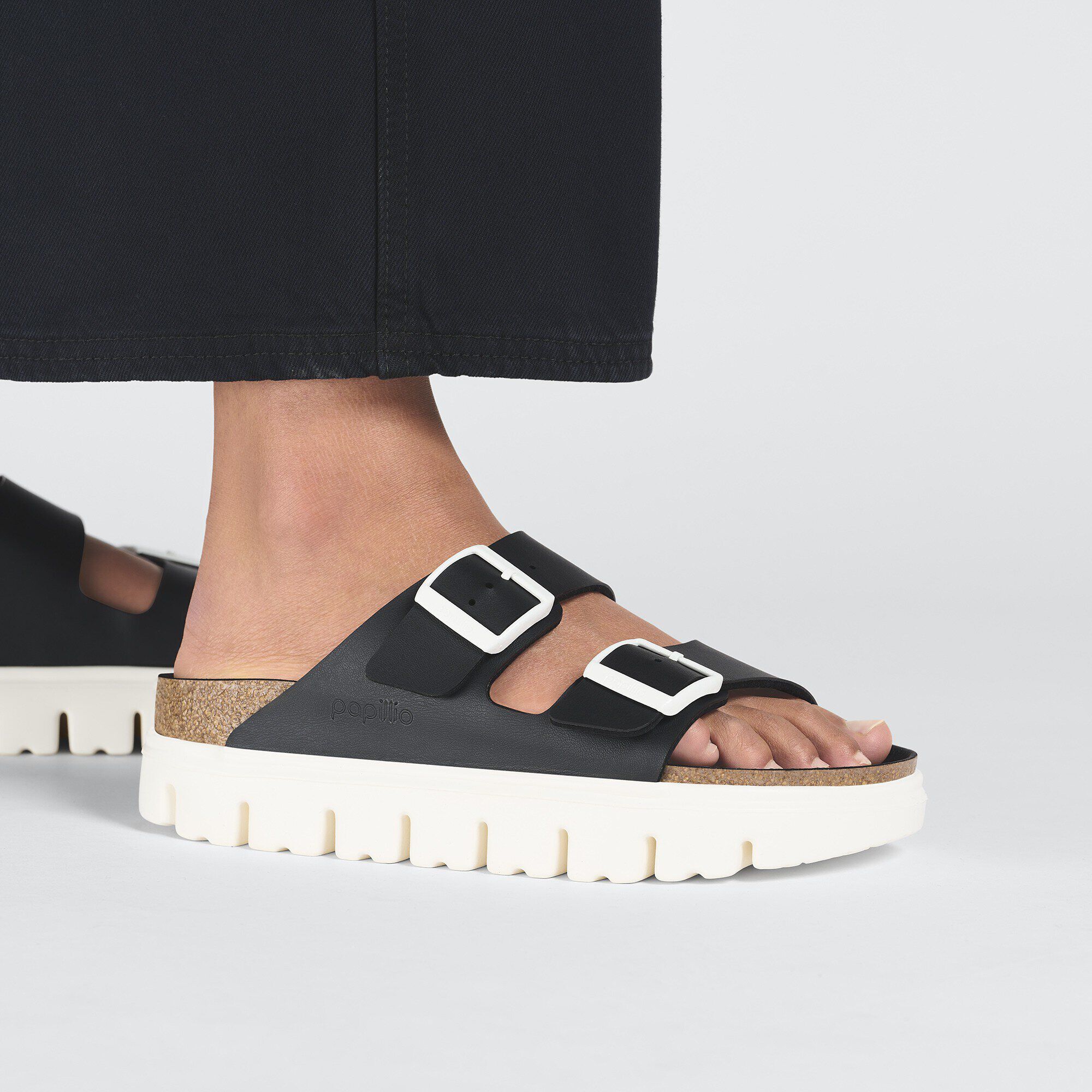 Arizona Chunky Birko-Flor Close-up with a female model