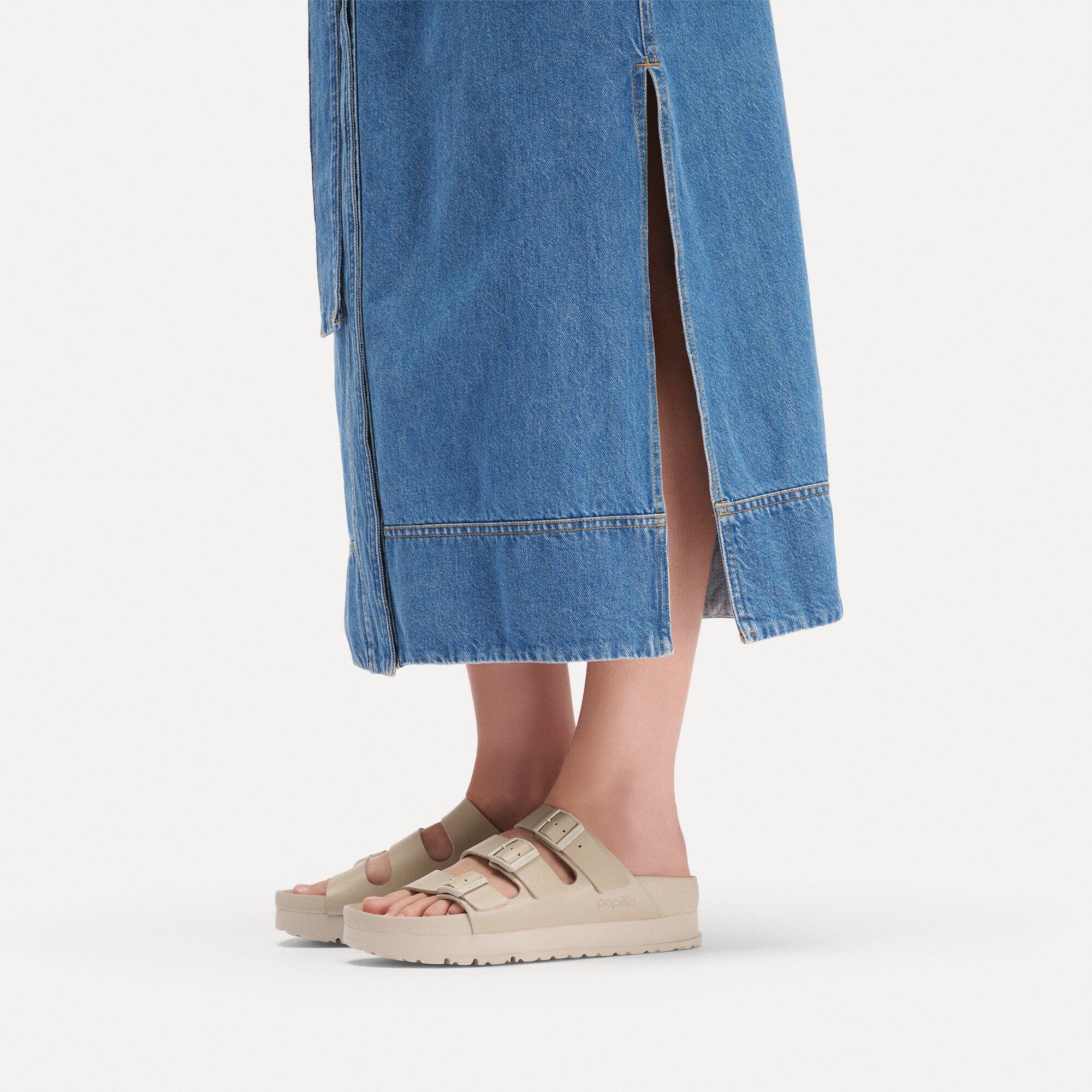 Florida III  Flex Platform / フロリダ III  フレックス プラットフォーム ナチュラルレザー with a female model