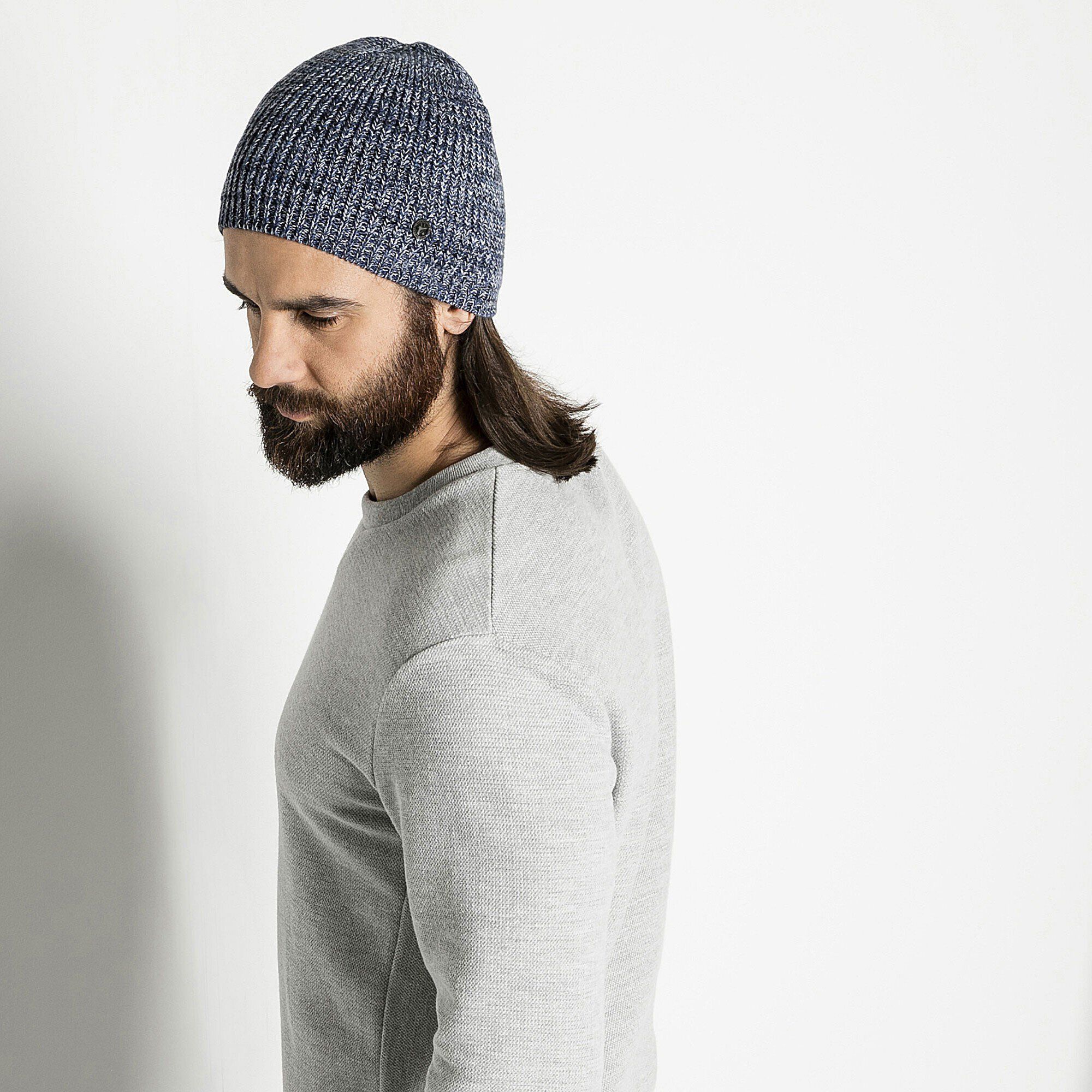 Hat/ハット コットン with a male model