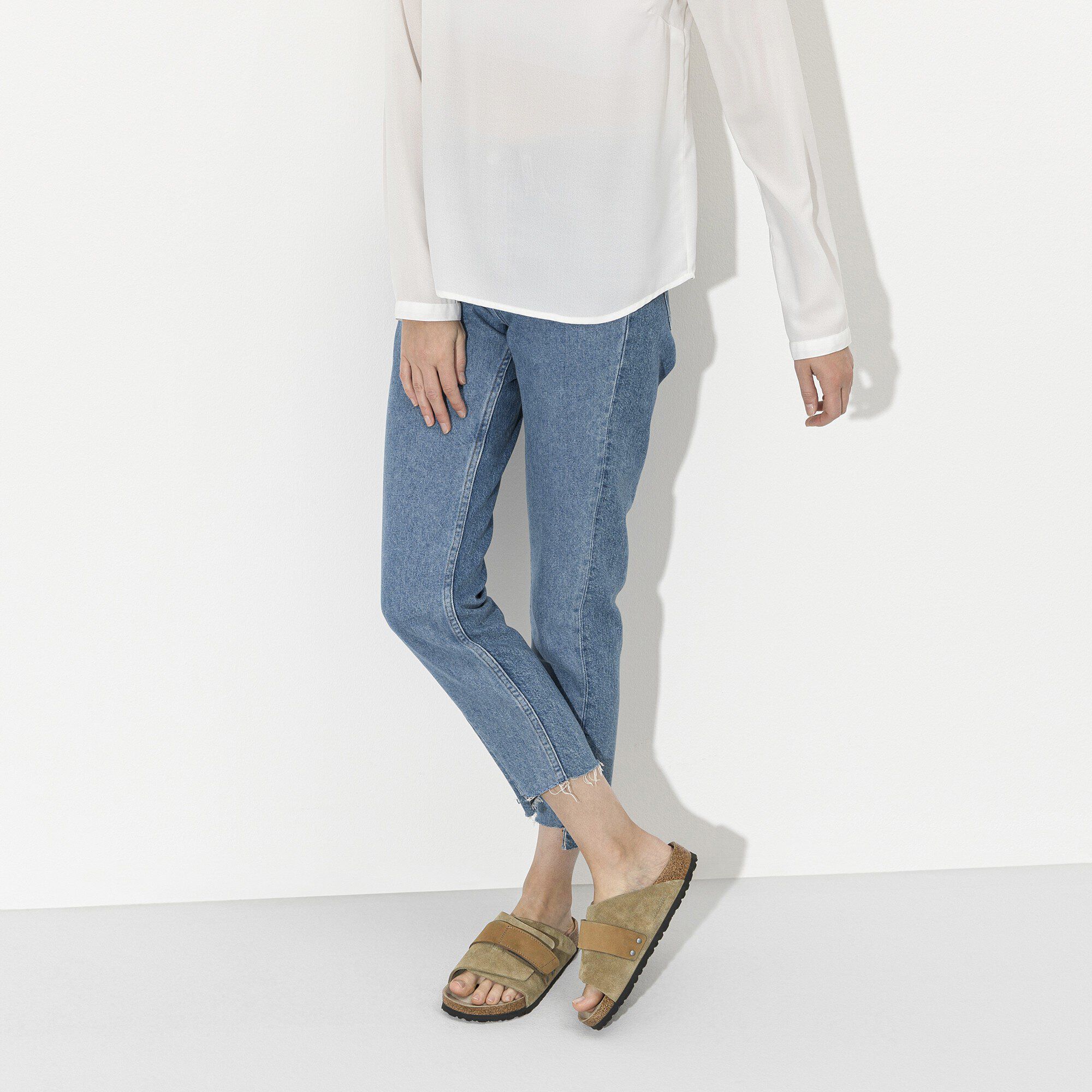 Kyoto Soft Footbed / キョウト ソフトフットベッド ヌバック/スエードレザー with a female model