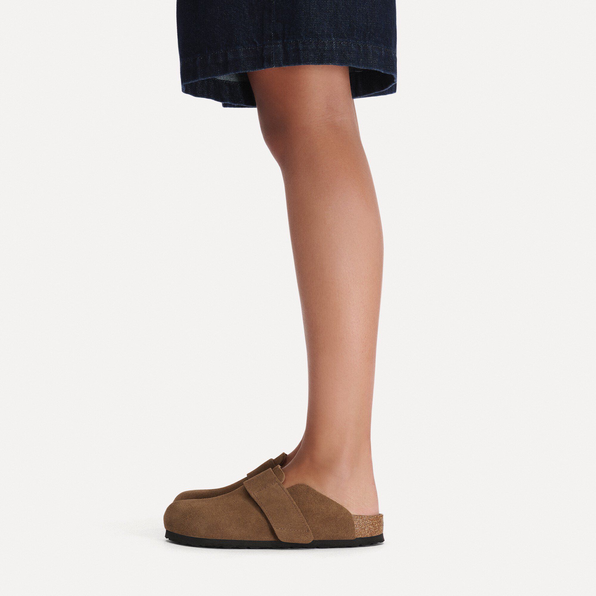 Loma Suede Leather with a female model