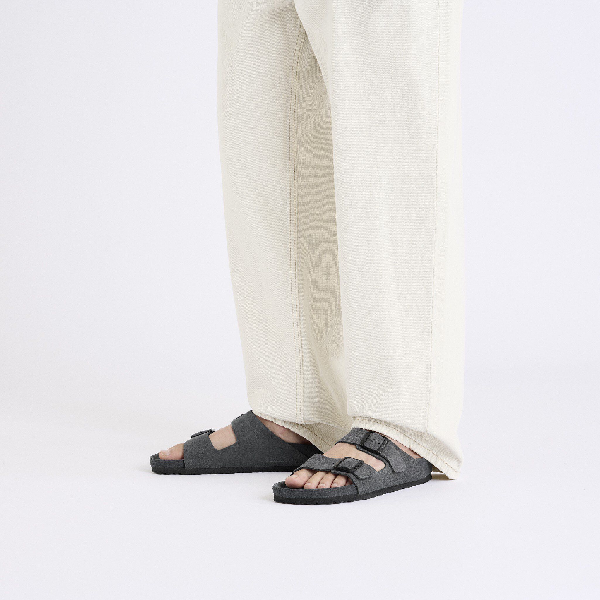 Arizona BS Suede Leather with a male model