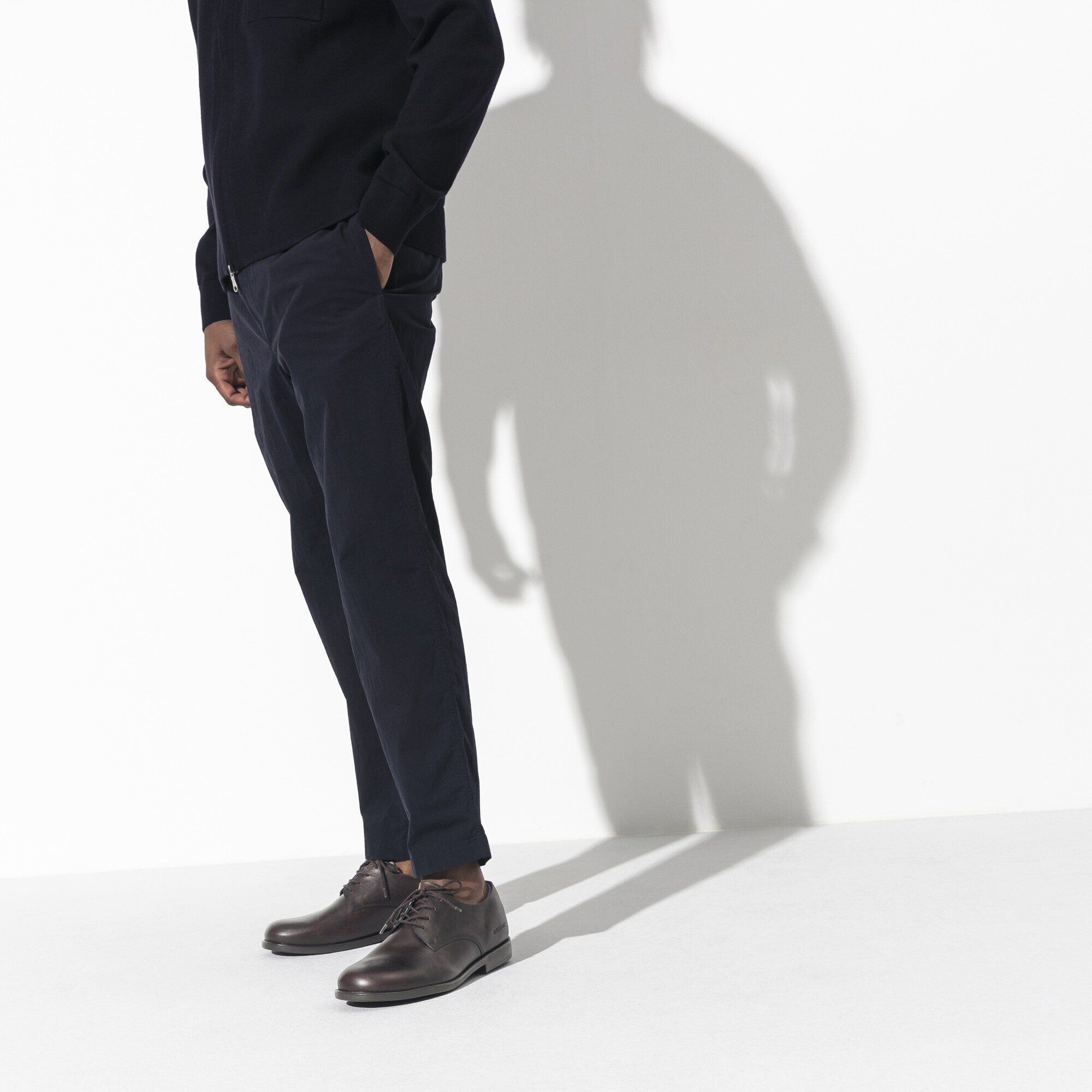 Jaren/ジャレン ナチュラルレザー Close-up with a male model