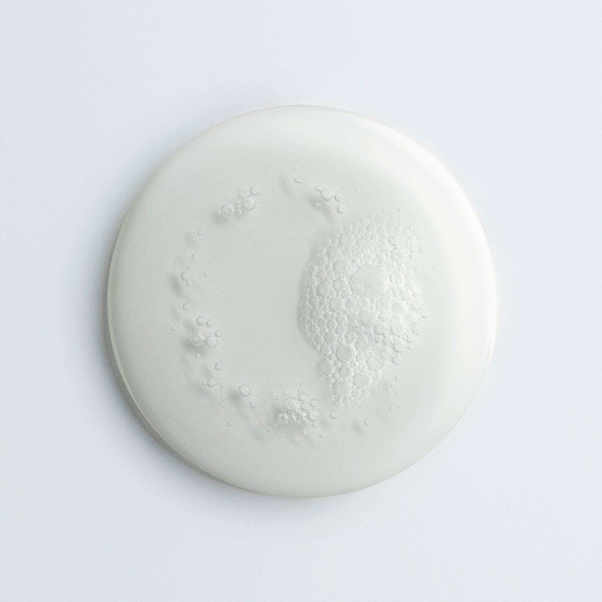 Relaxing Hand & Body Wash 300 ml, showing the texture