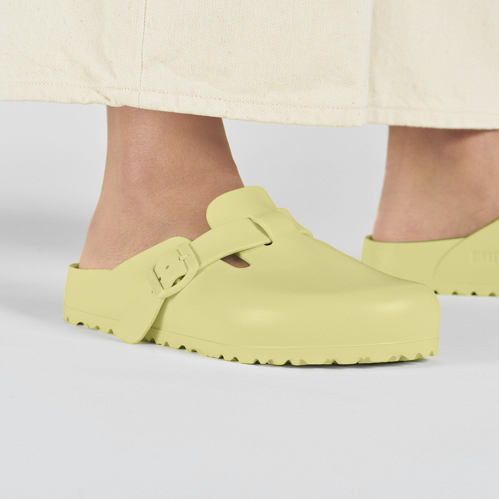 Boston EVA Close-up with a female model