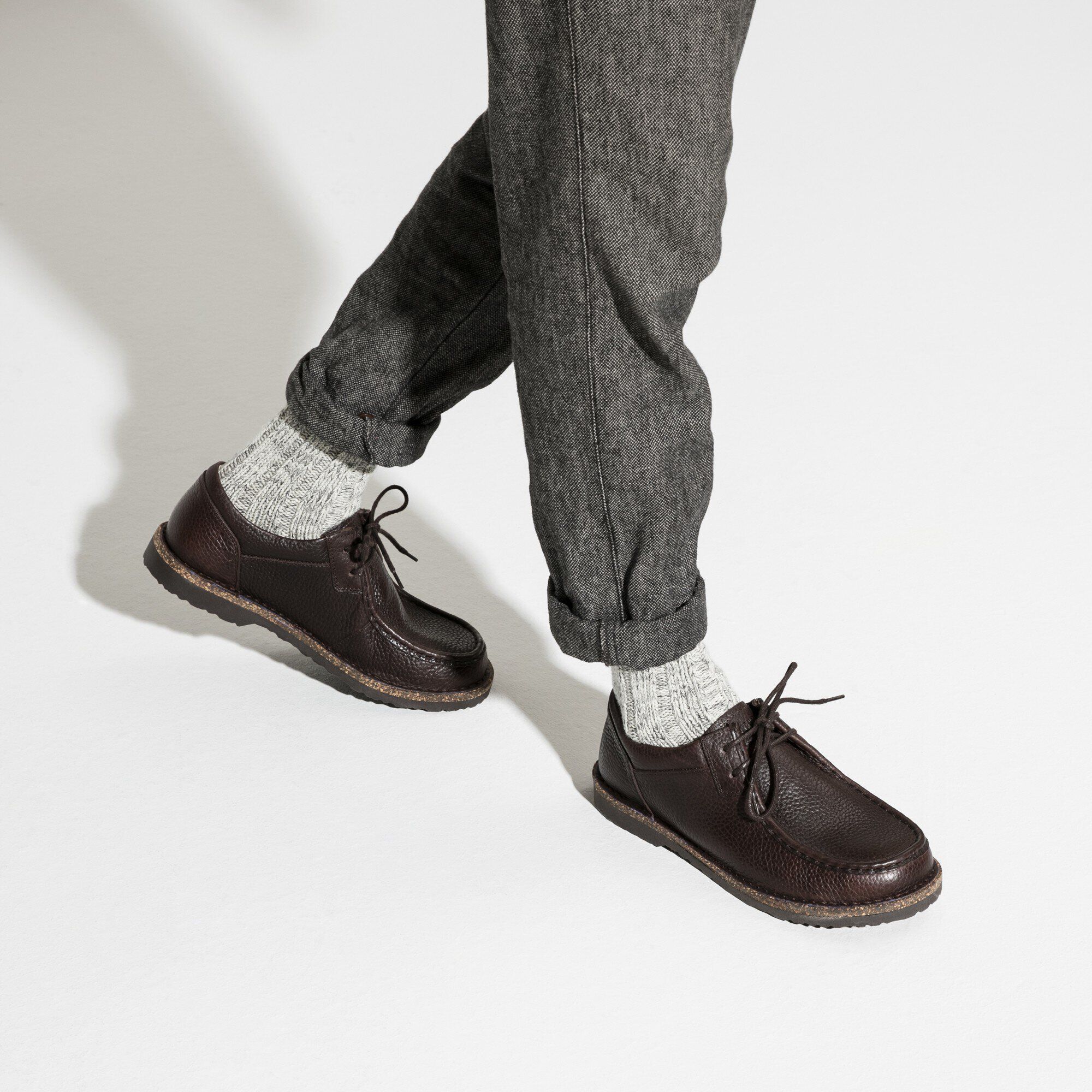 Pasadena/パサデナ ナチュラルレザー with a male model