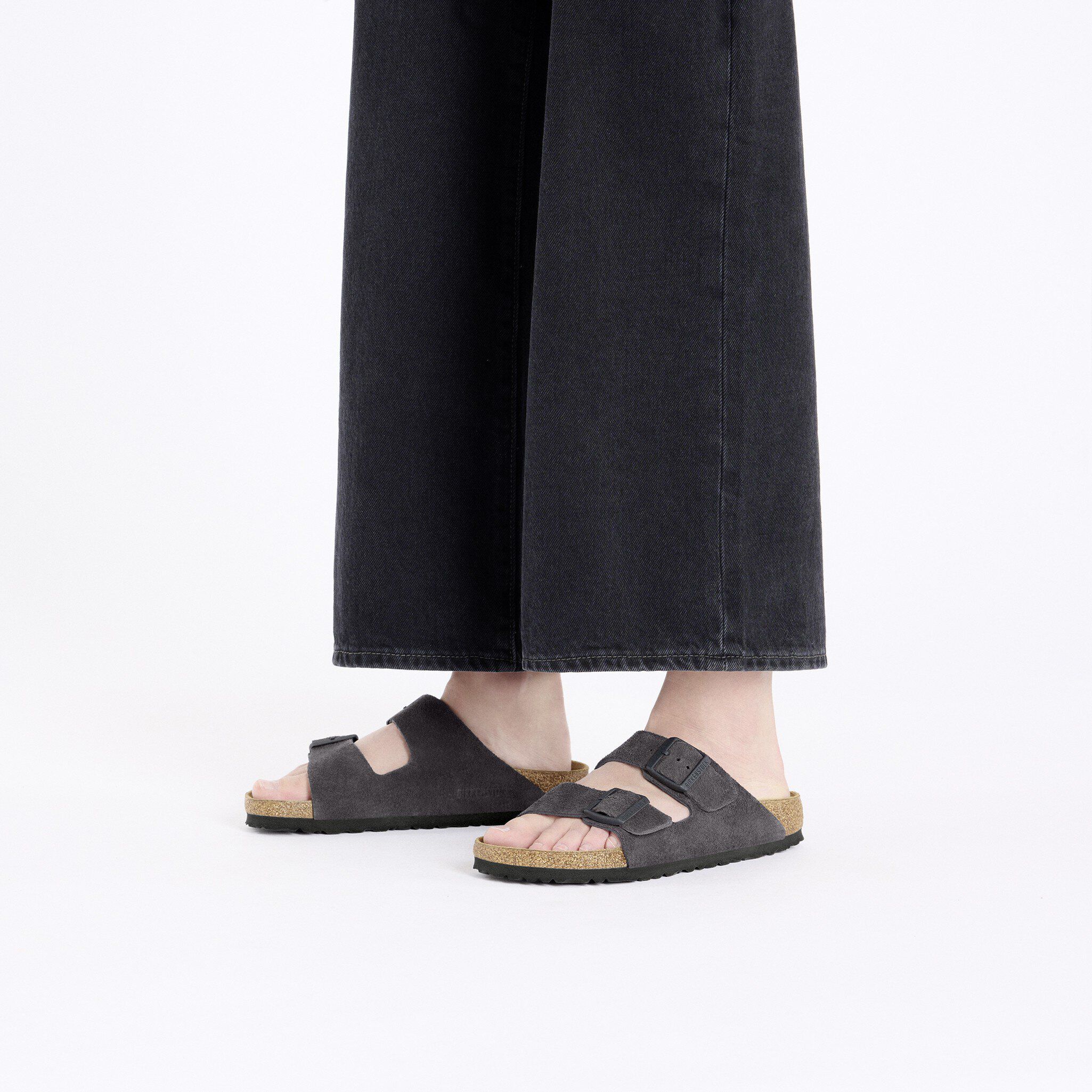 Arizona Suede Leather with a female model