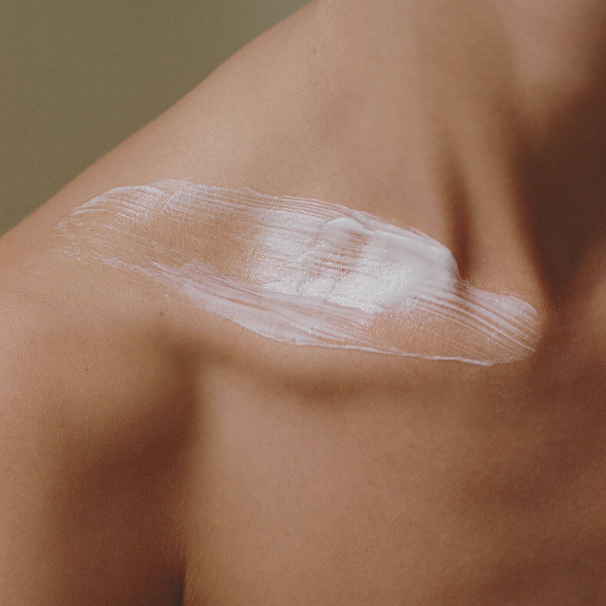 Balancing Hand & Body Lotion 300 ml, with a model