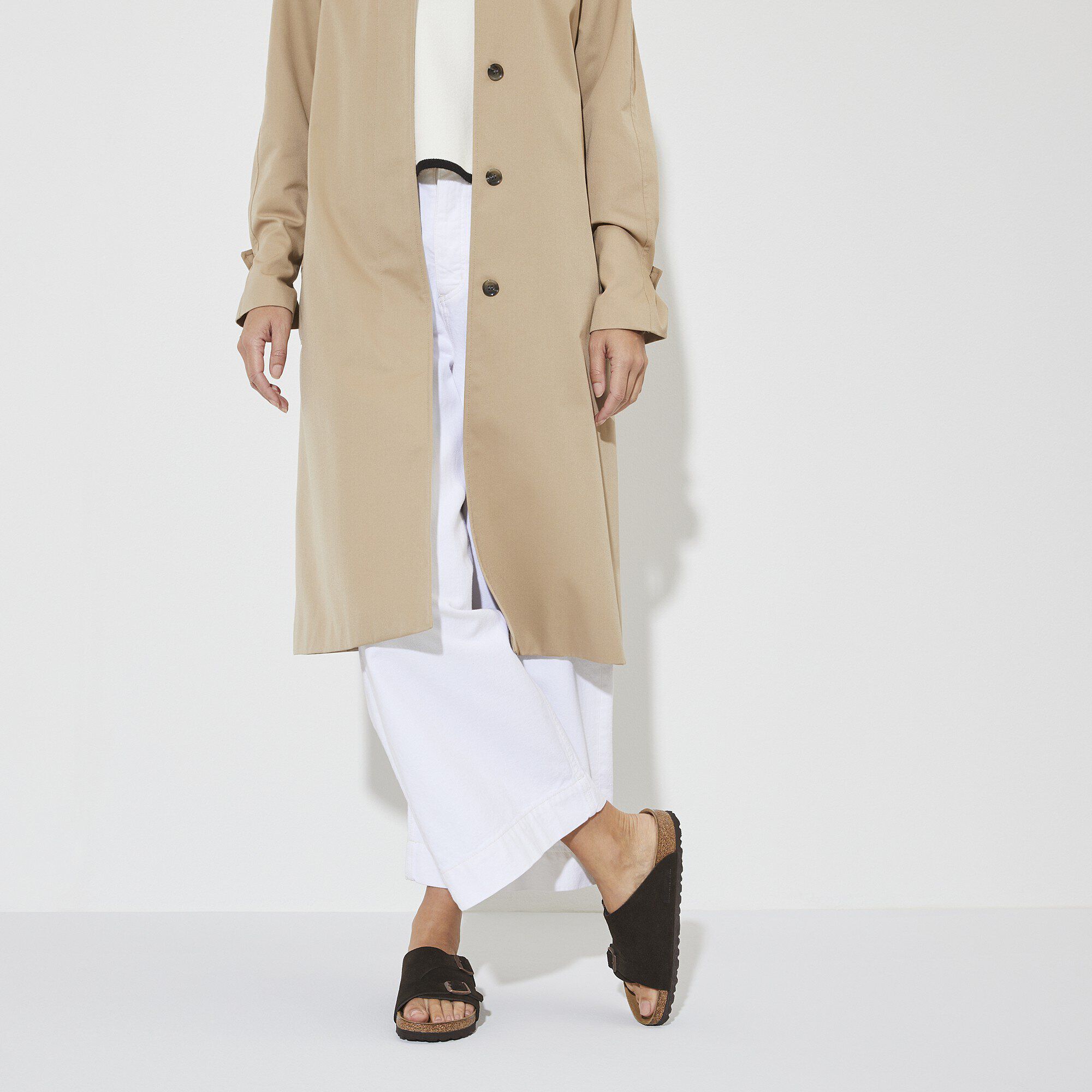 Z&uuml;rich / チューリッヒ スエードレザー with a female model