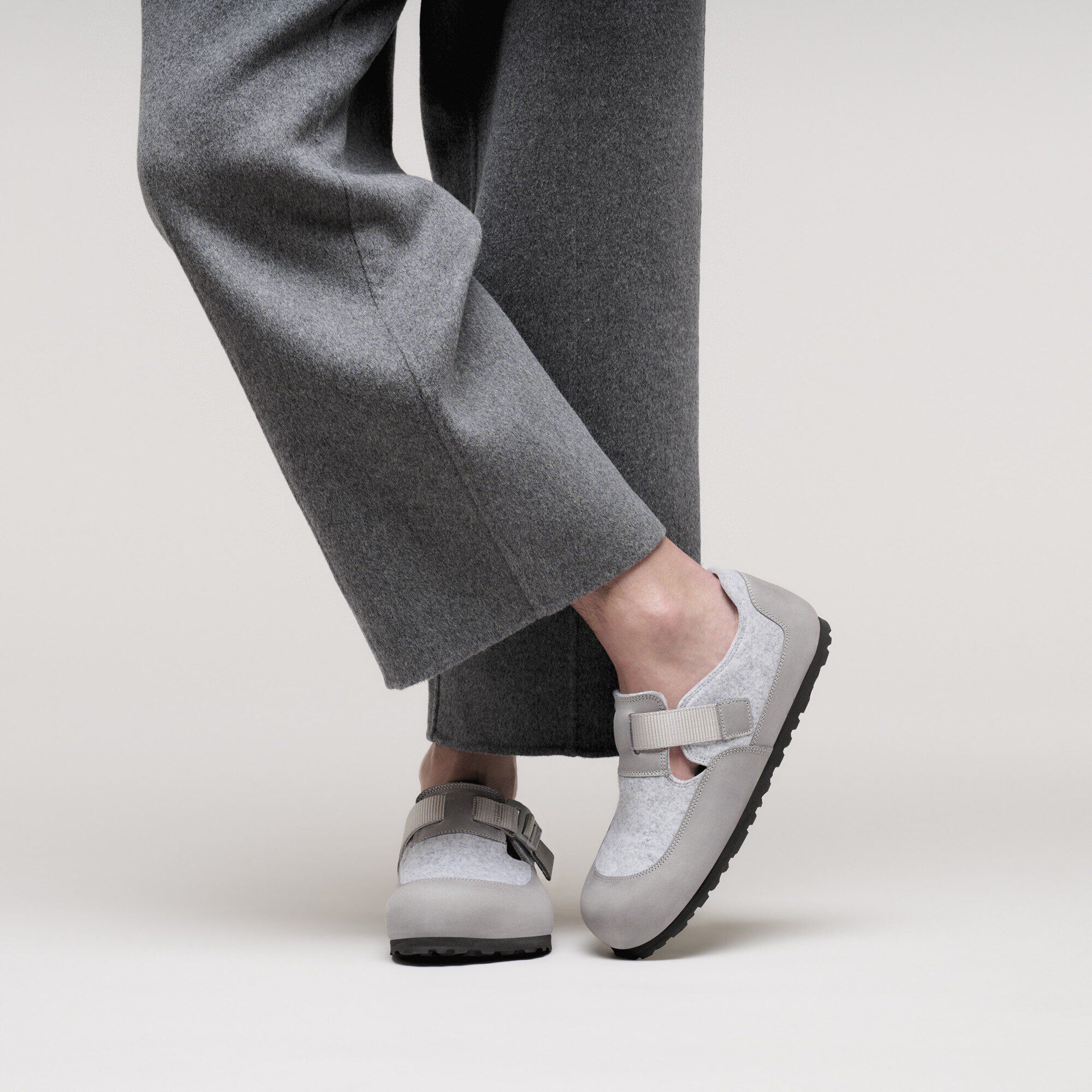 London Nova Felt Leather/Textile/Felt with a male model