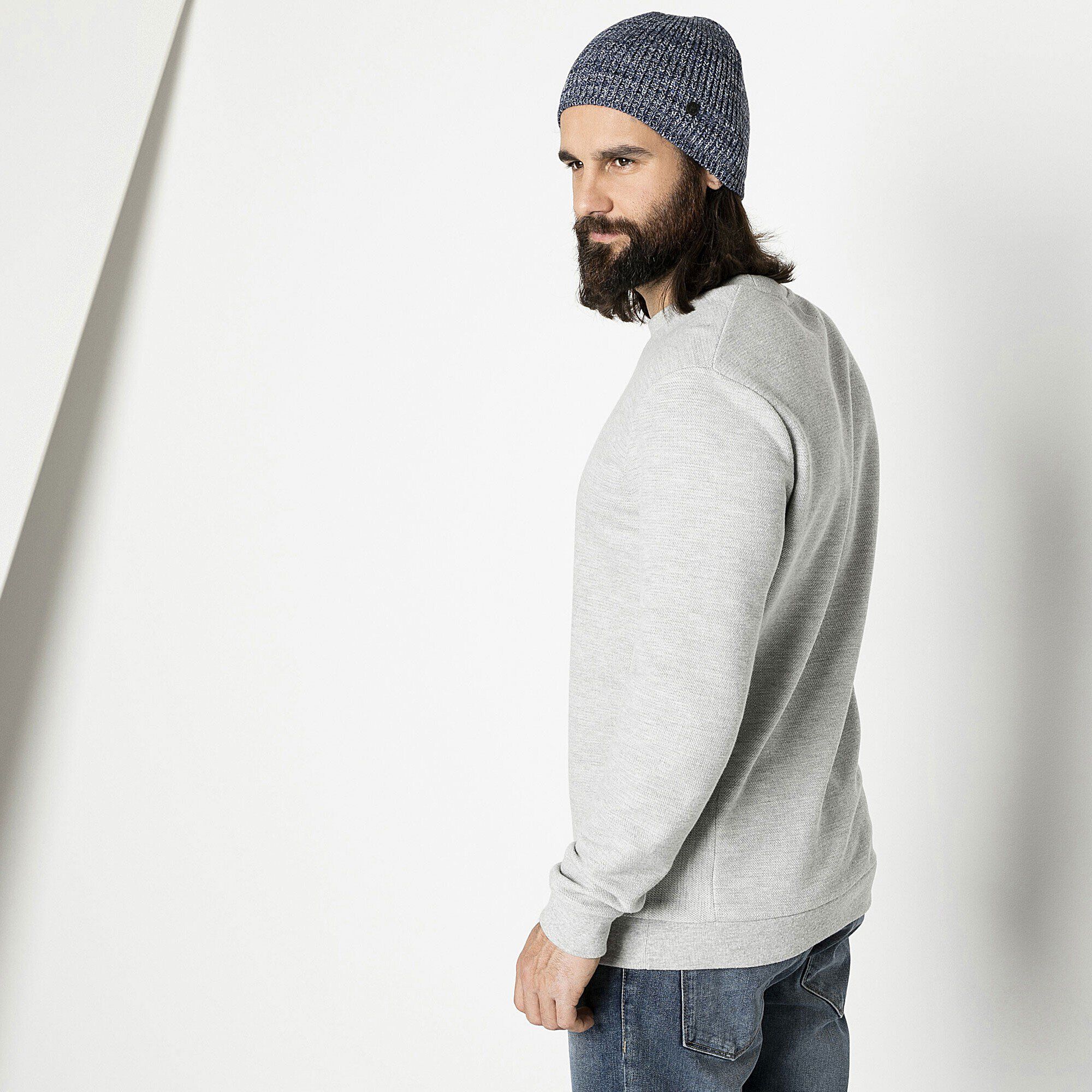 Hat/ハット コットン Close-up with a male model